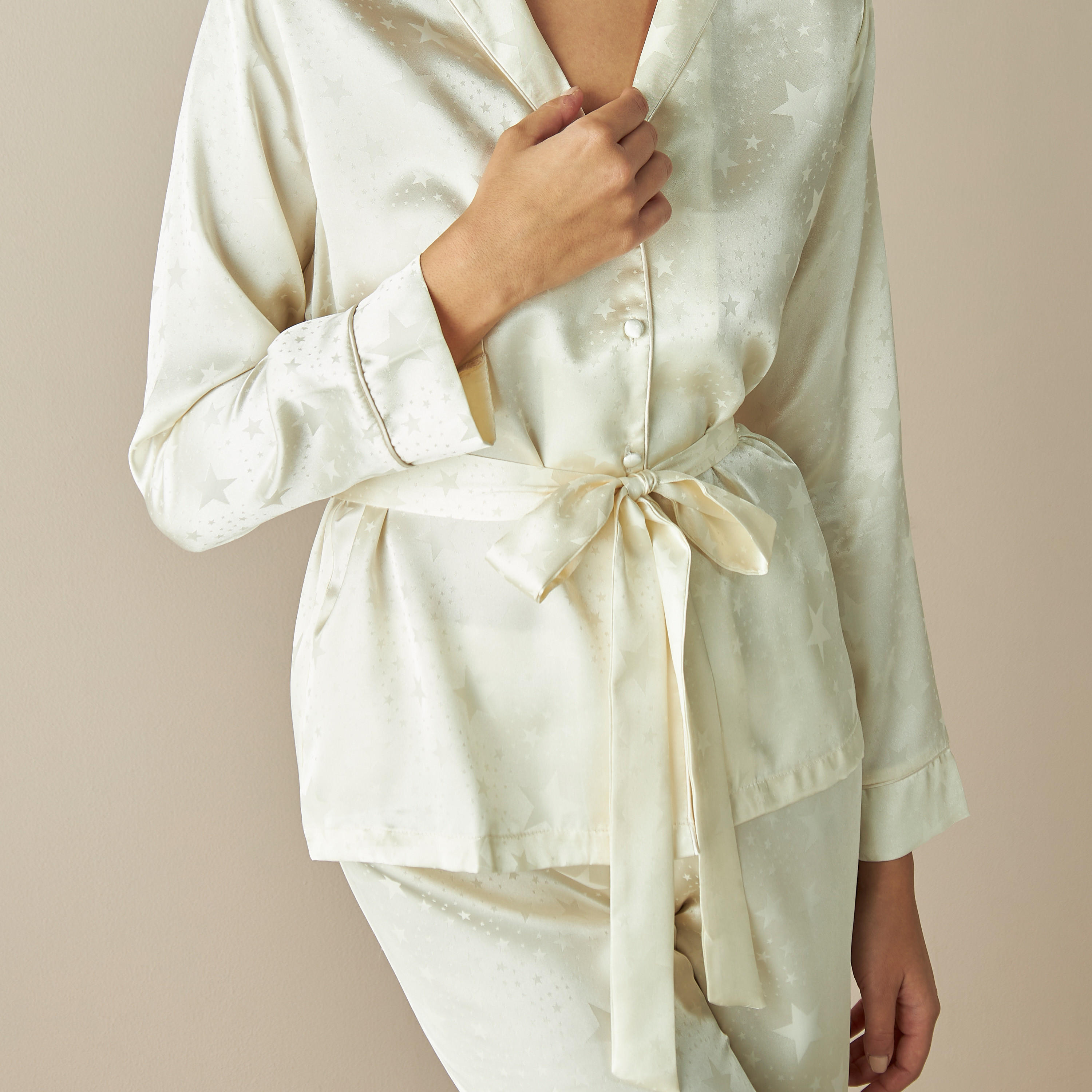 طقم بنطلون بيجاما وقميص ساتن جاكارد بارز الملمس-women-clothing-nightwear-pyjamas-longsets-image-5
