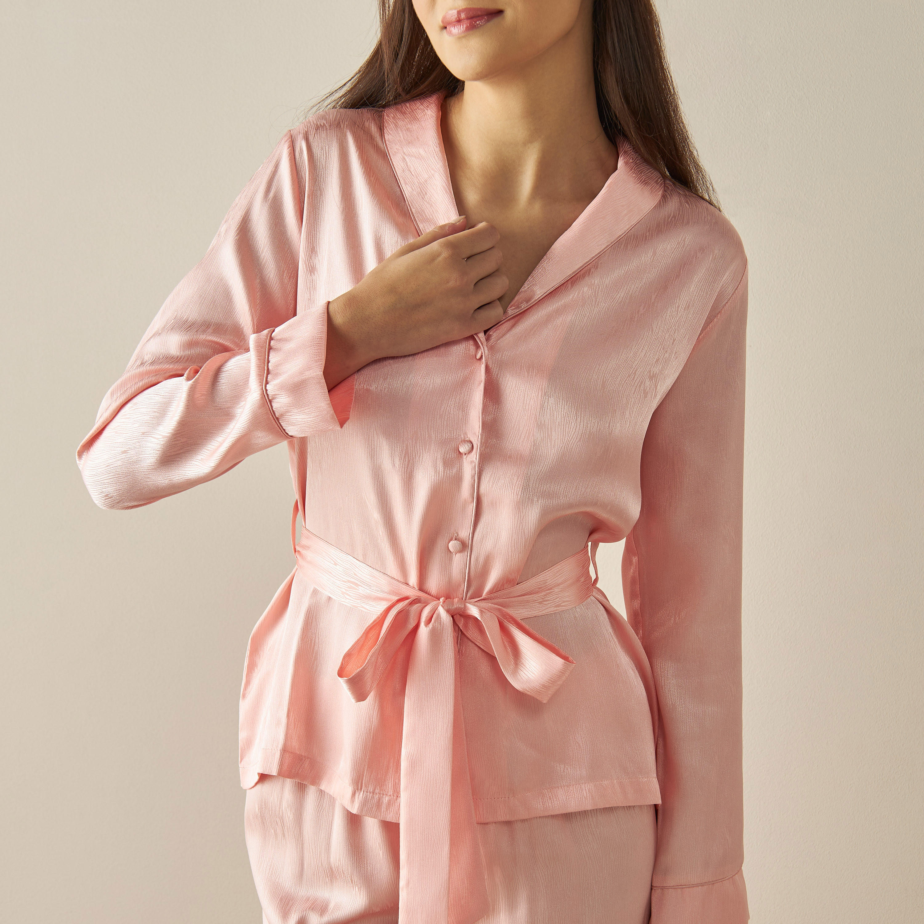 طقم بنطلون بيجاما وحزام مع قميص جاكارد ساتن بارز الملمس-women-clothing-nightwear-pyjamas-longsets-image-1