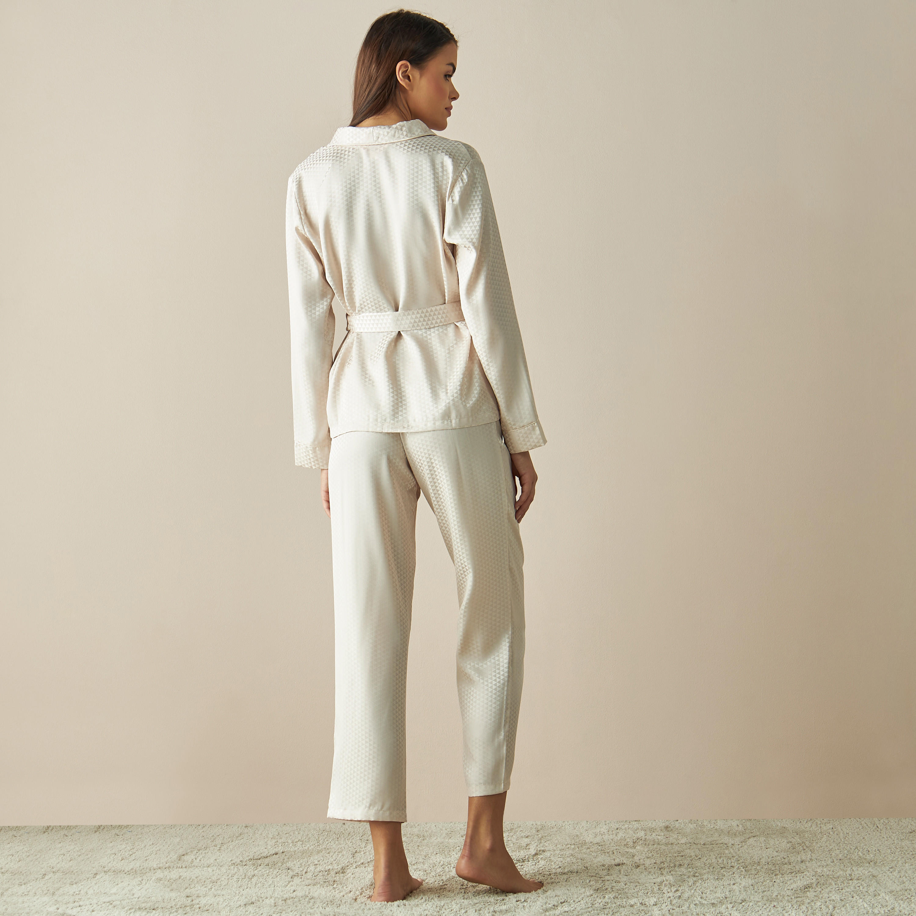 طقم بنطلون بيجاما وحزام مع قميص جاكارد ساتن بارز الملمس-women-clothing-nightwear-pyjamas-longsets-image-2