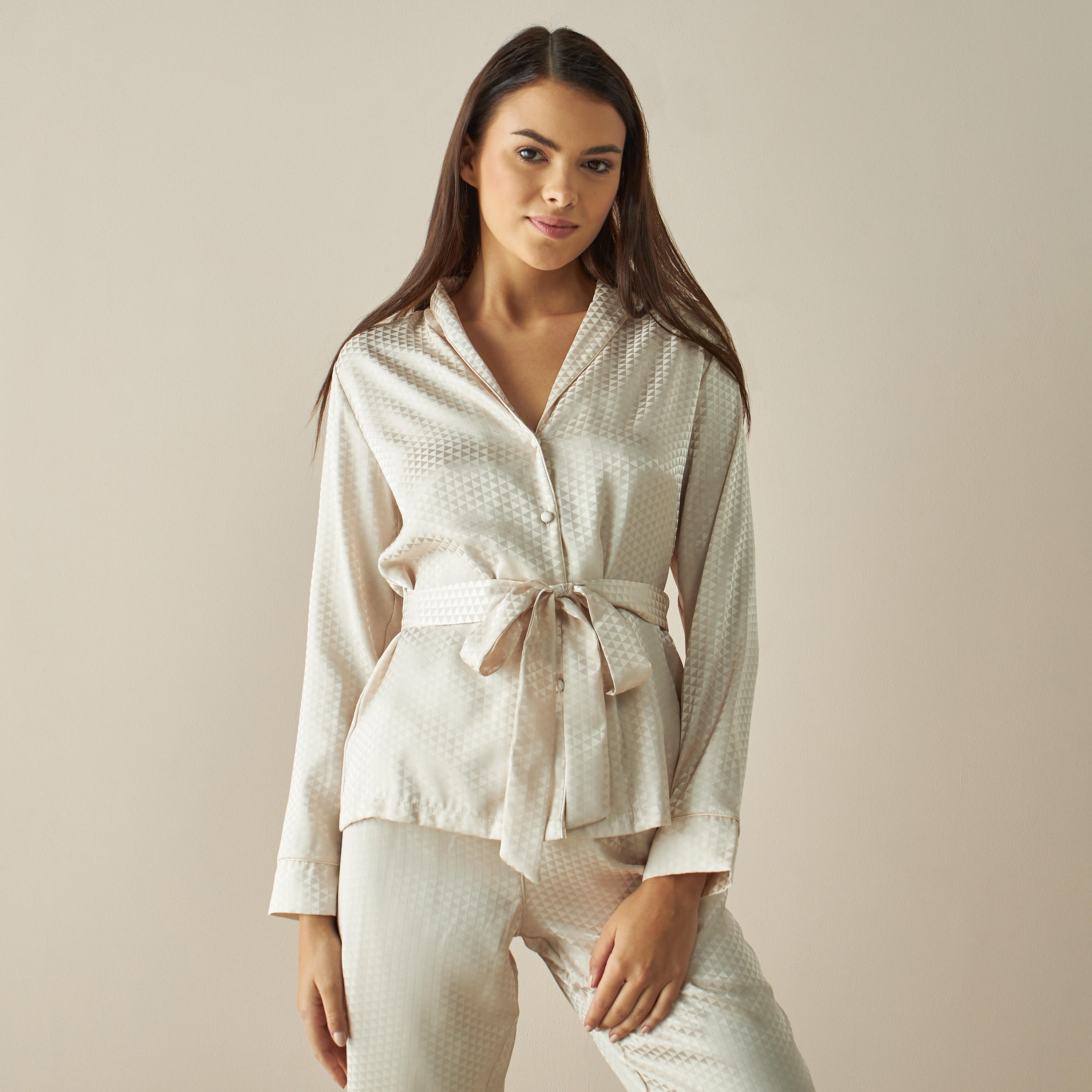 طقم بنطلون بيجاما وحزام مع قميص جاكارد ساتن بارز الملمس-women-clothing-nightwear-pyjamas-longsets-image-3