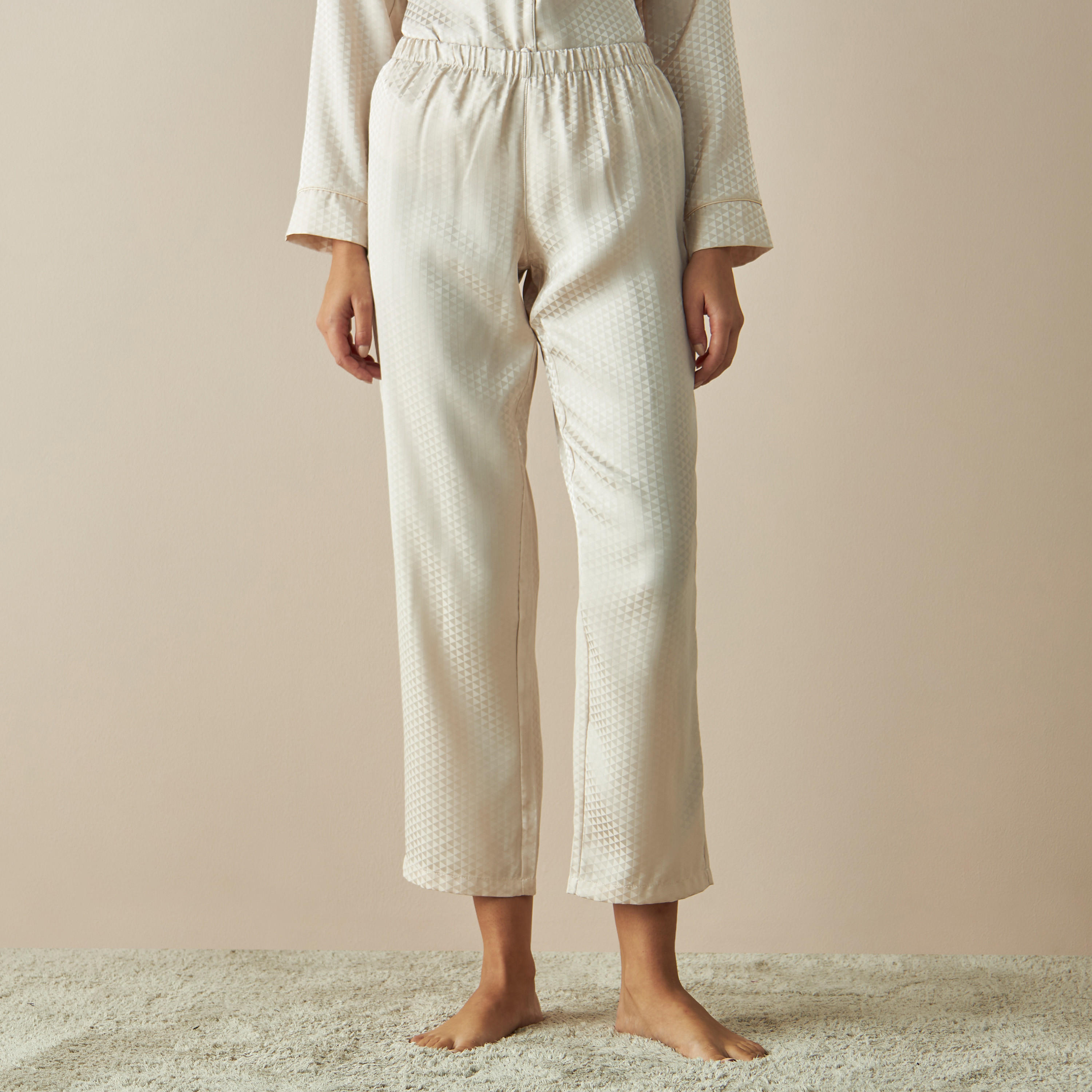 طقم بنطلون بيجاما وحزام مع قميص جاكارد ساتن بارز الملمس-women-clothing-nightwear-pyjamas-longsets-image-4