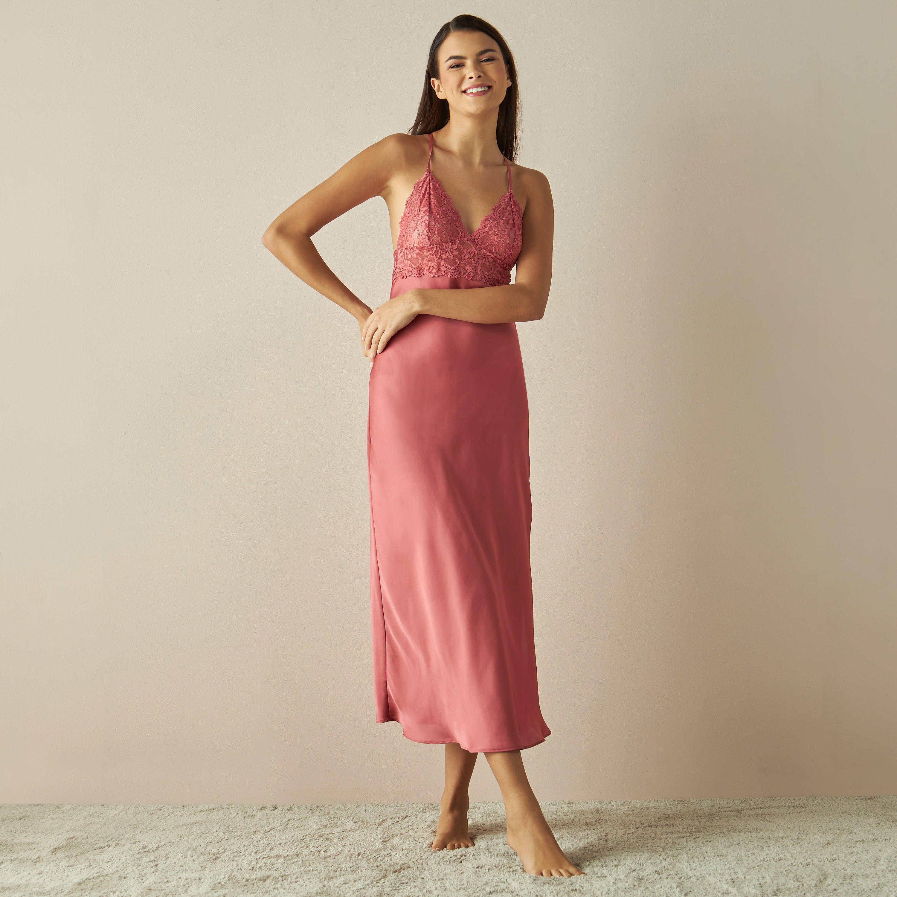 قميص نوم ساتن بفتحات ودانتيل-women-clothing-nightwear-nighties-image-1