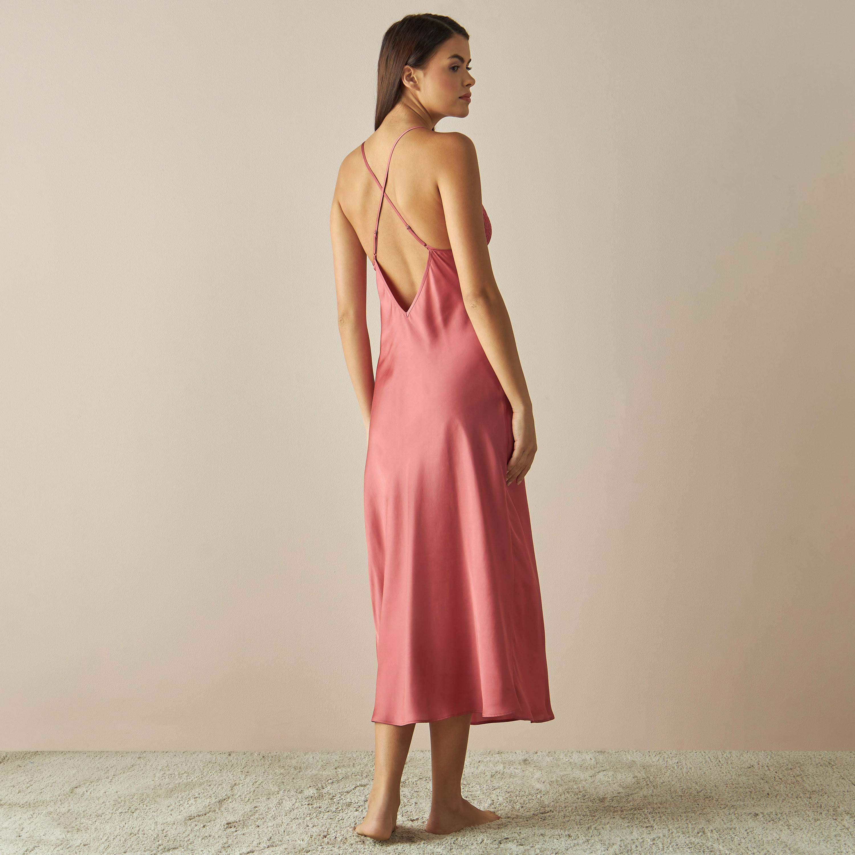 قميص نوم ساتن بفتحات ودانتيل-women-clothing-nightwear-nighties-image-3