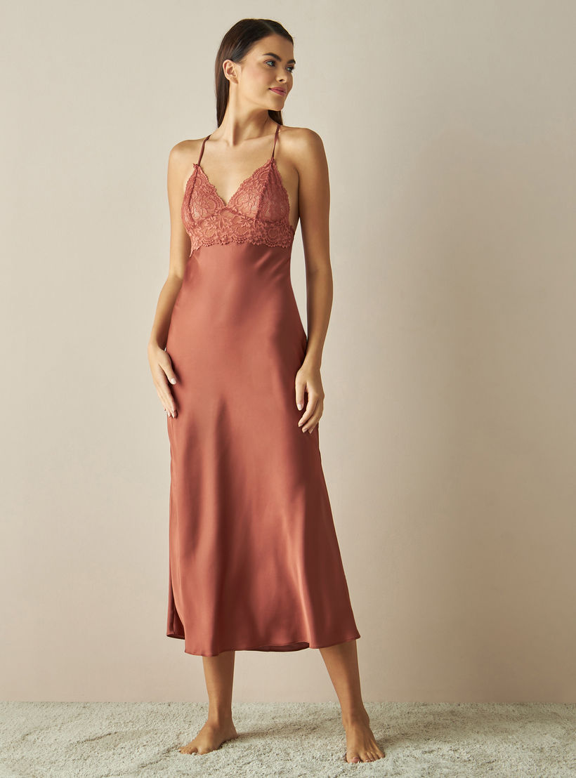 قميص نوم ساتن سادة بفتحة-women-clothing-nightwear-nighties-image-4