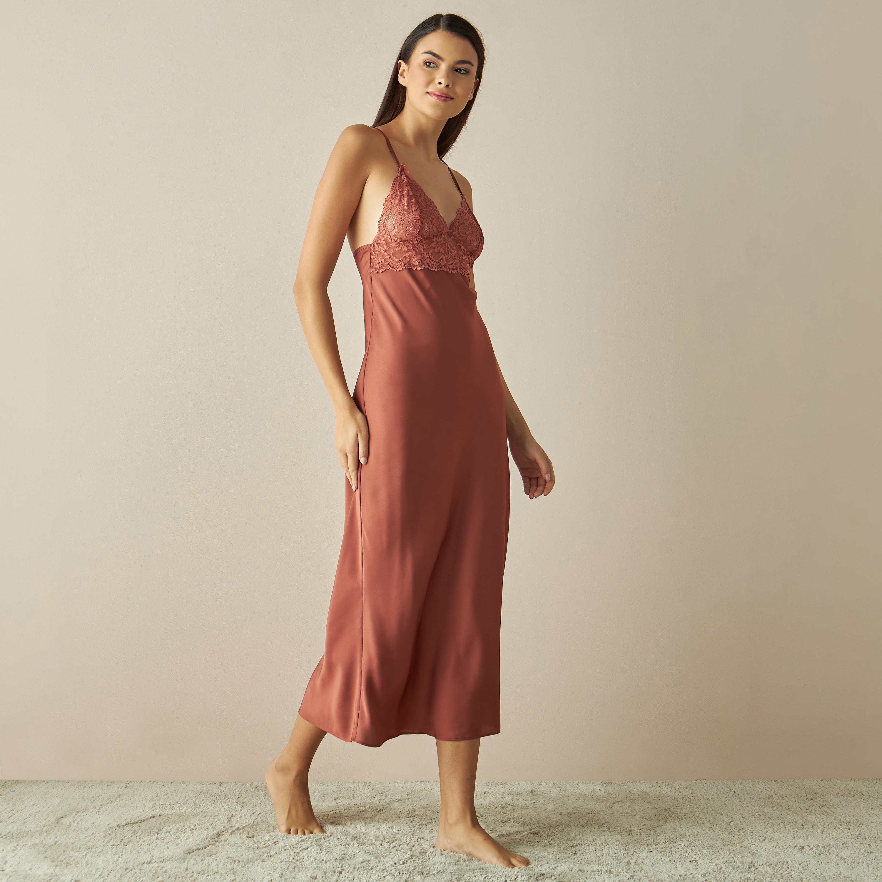 قميص نوم ساتن سادة بفتحة-women-clothing-nightwear-nighties-image-3