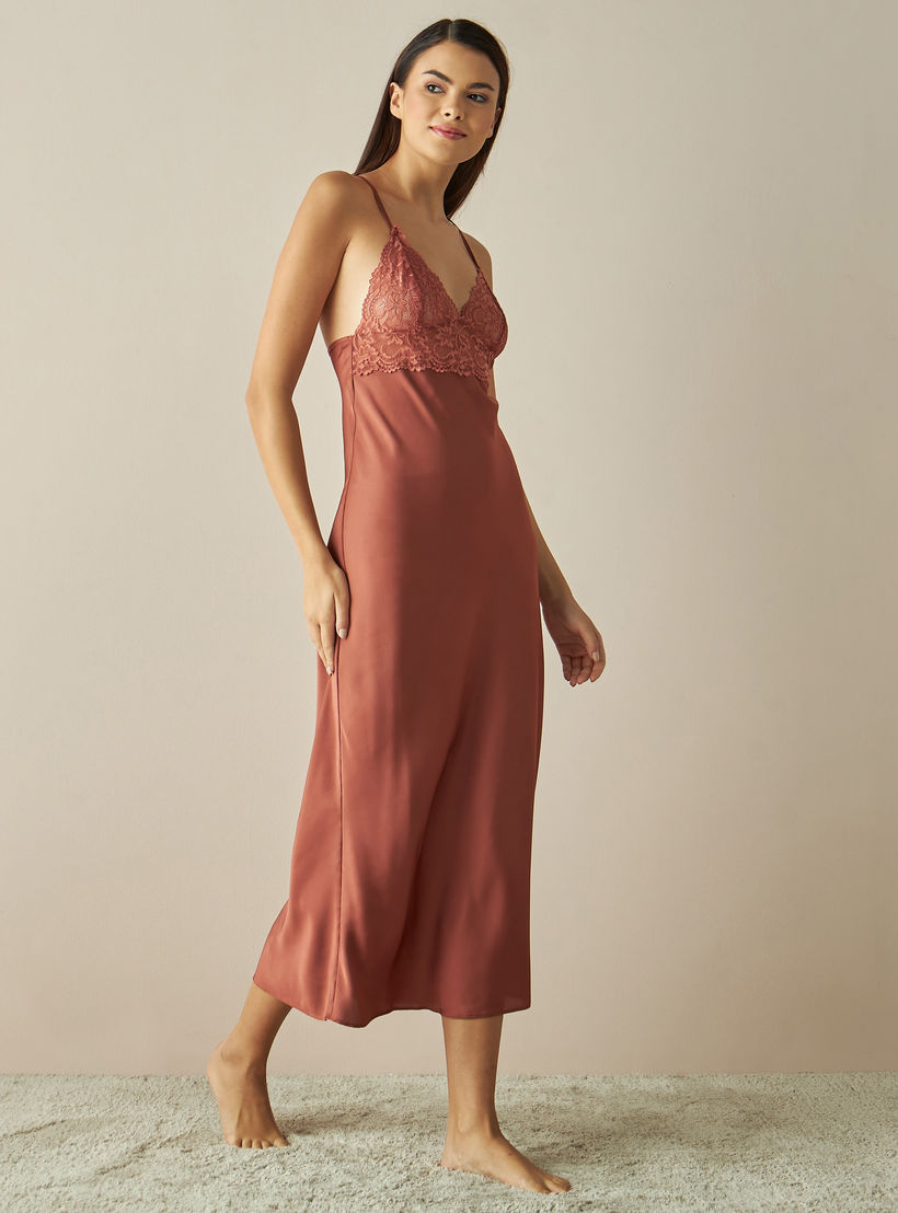 قميص نوم ساتن سادة بفتحة-women-clothing-nightwear-nighties-image-3
