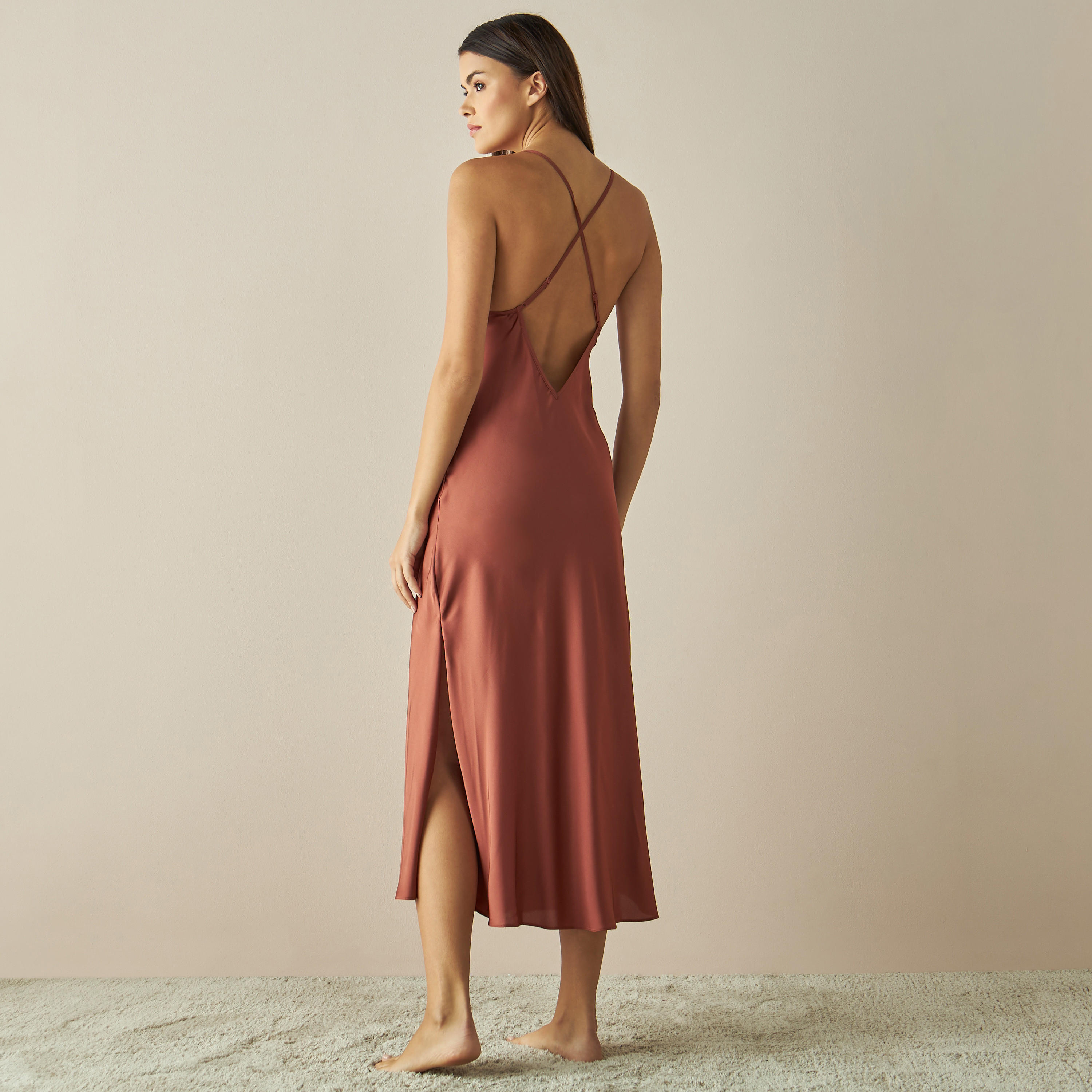 قميص نوم ساتن سادة بفتحة-women-clothing-nightwear-nighties-image-2