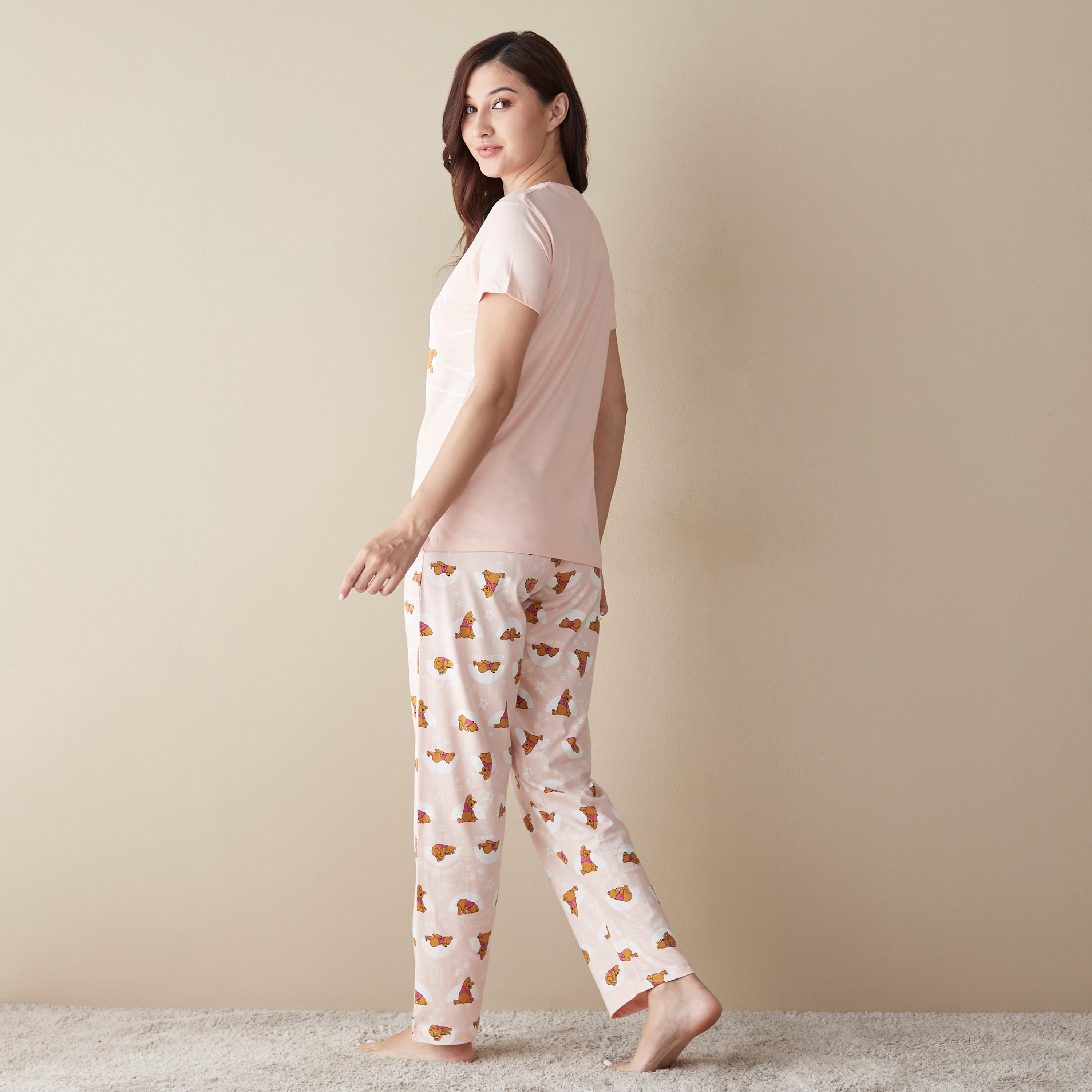 طقم بنطلون بيجاما وتيشيرت بطبعات-women-clothing-nightwear-pyjamas-longsets-image-2