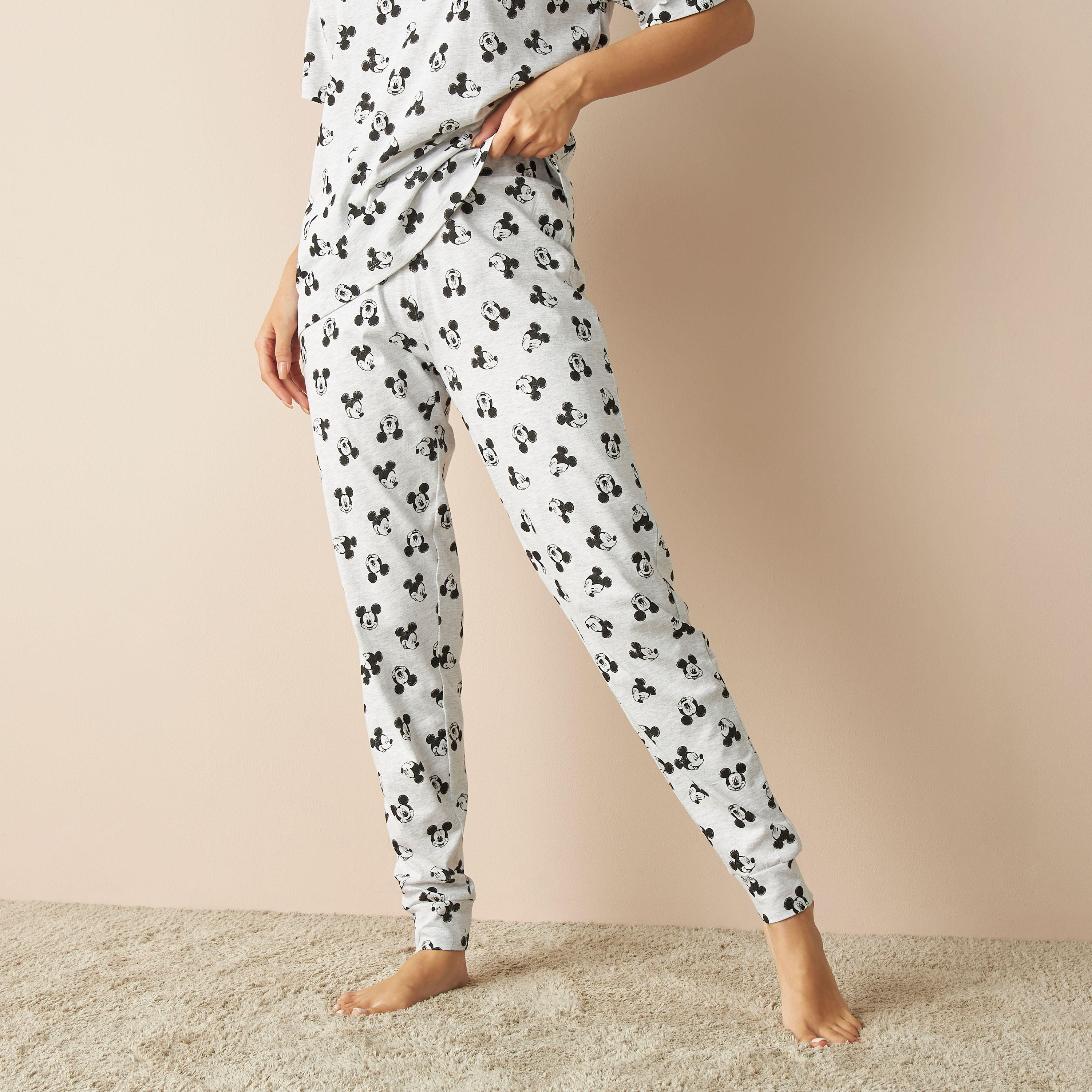 طقم بنطلون بيجاما وتيشيرت بطبعات ميكي ماوس-women-clothing-nightwear-pyjamas-longsets-image-2