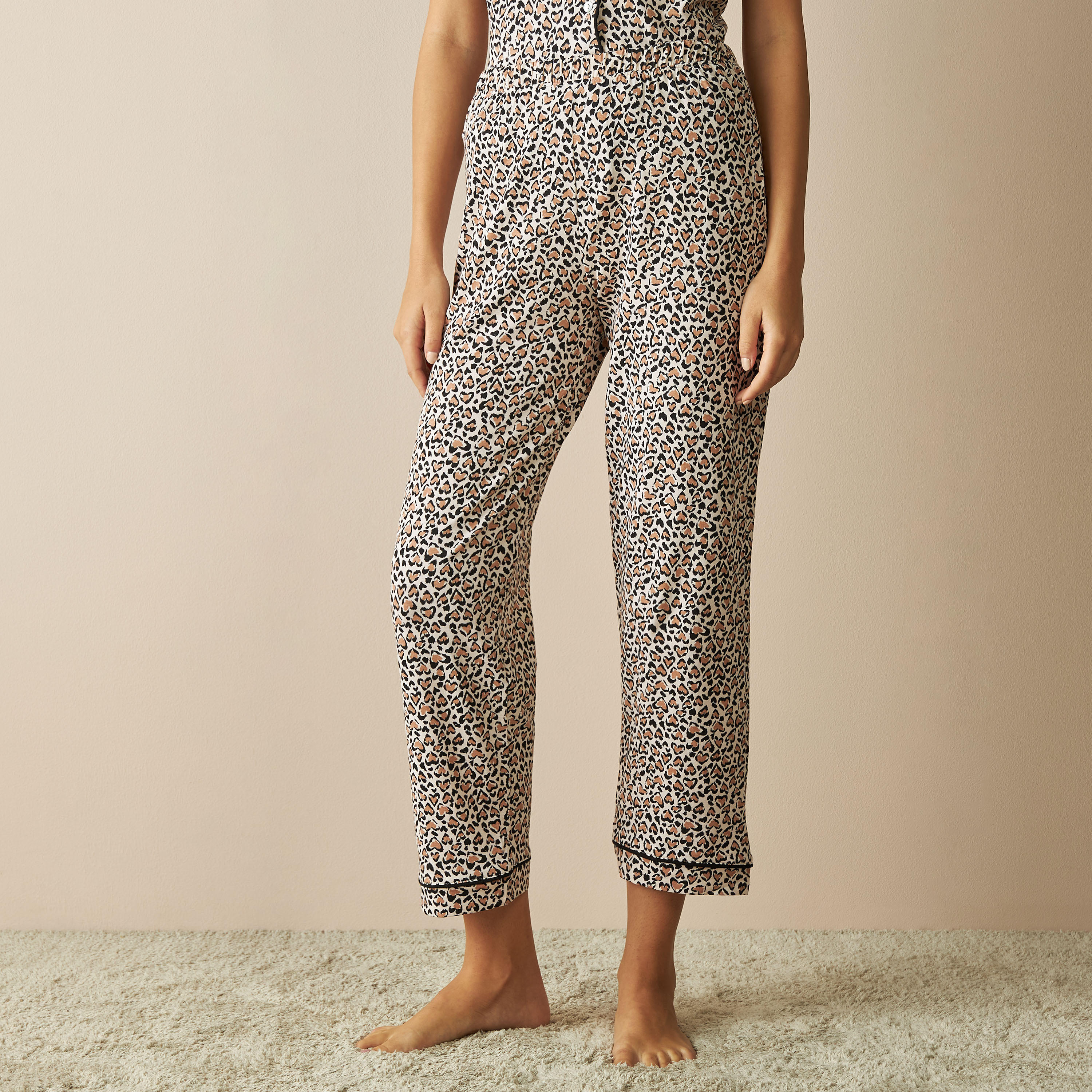 طقم بنطلون بيجاما وقميص بأكمام قصيرة وطبعات-women-clothing-nightwear-pyjamas-longsets-image-2
