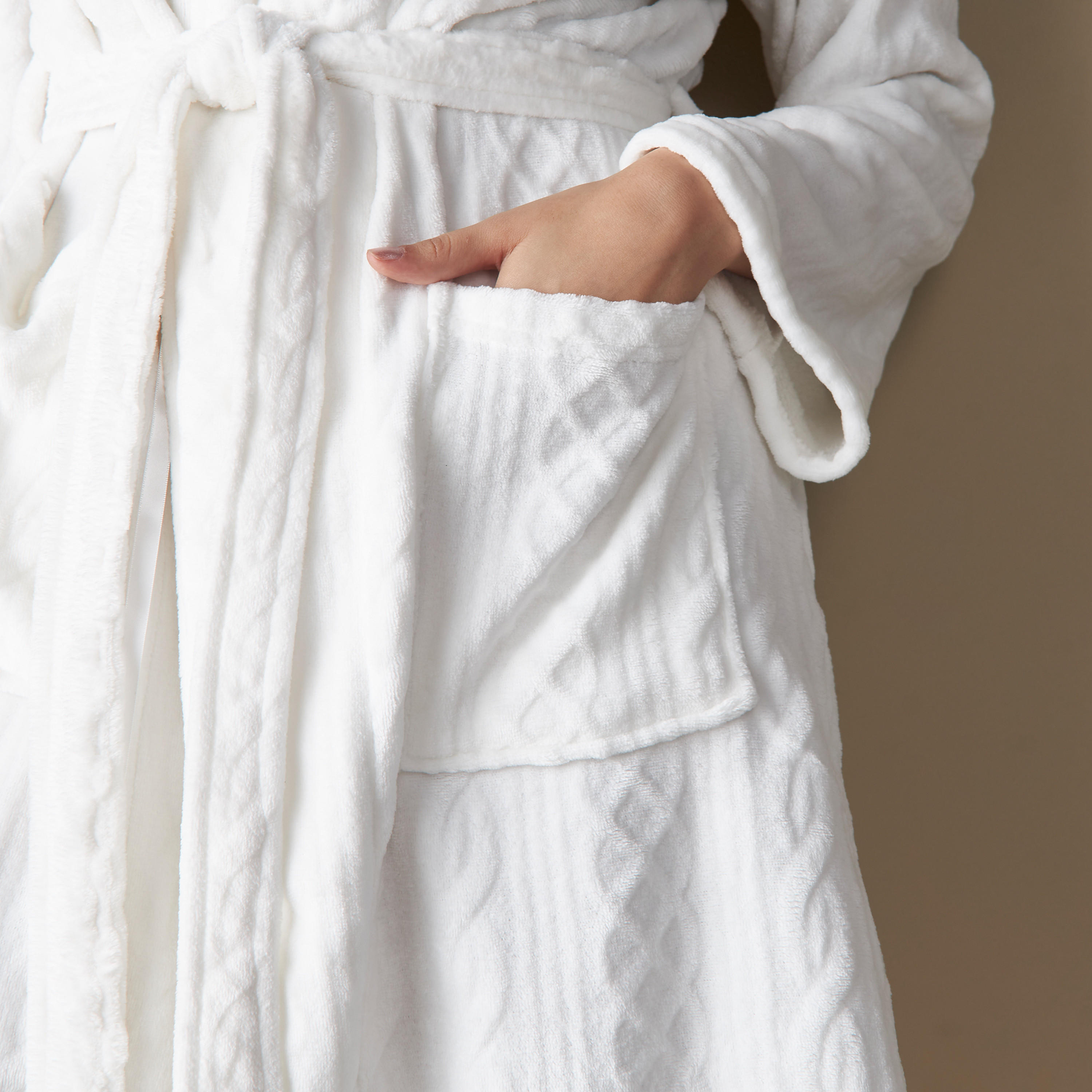 روب بارز الملمس بحزام ربط وشبشب-women-clothing-nightwear-robes-image-4
