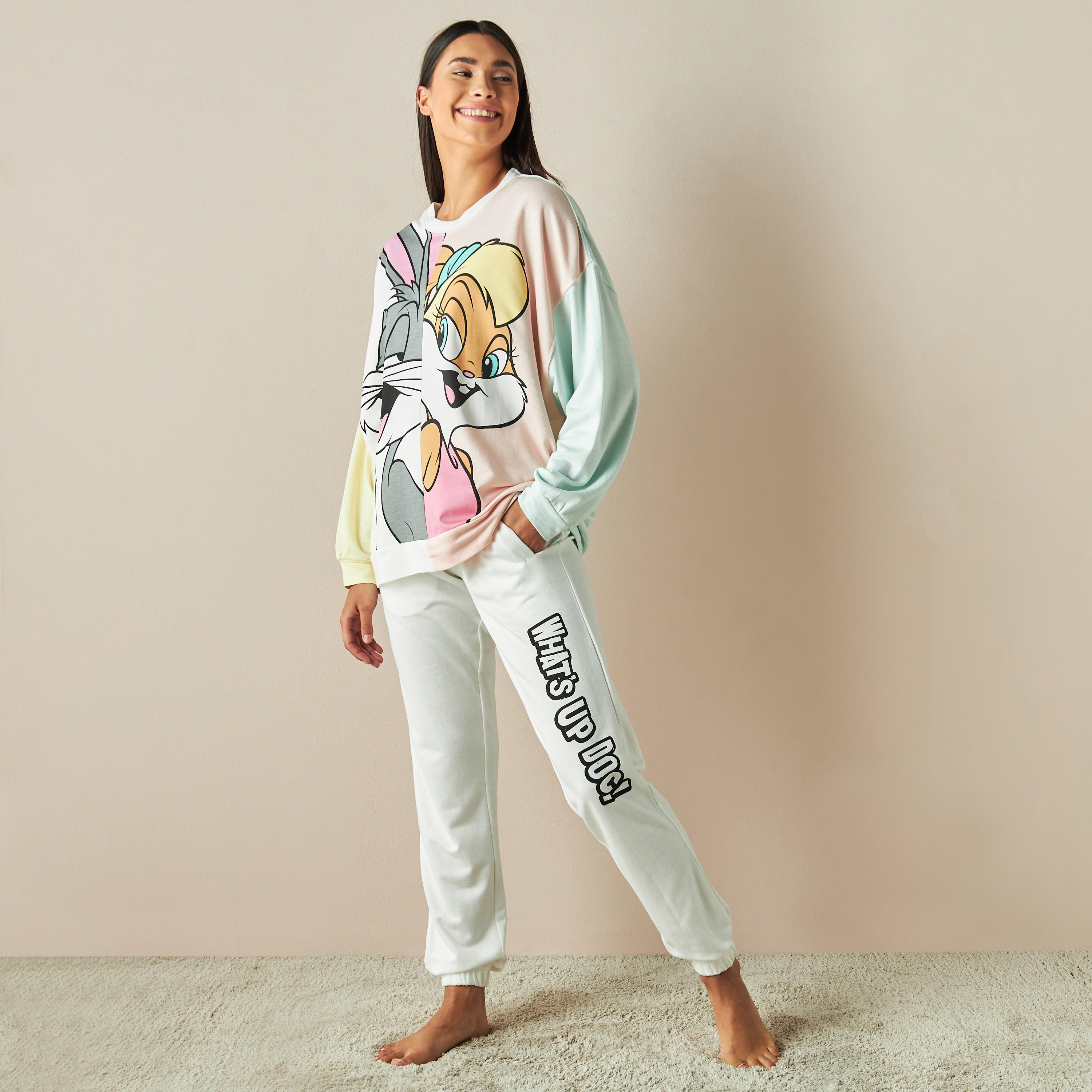 طقم بنطلون بيجاما وتيشيرت قوالب ملونة بطبعات-women-clothing-nightwear-pyjamas-longsets-image-1