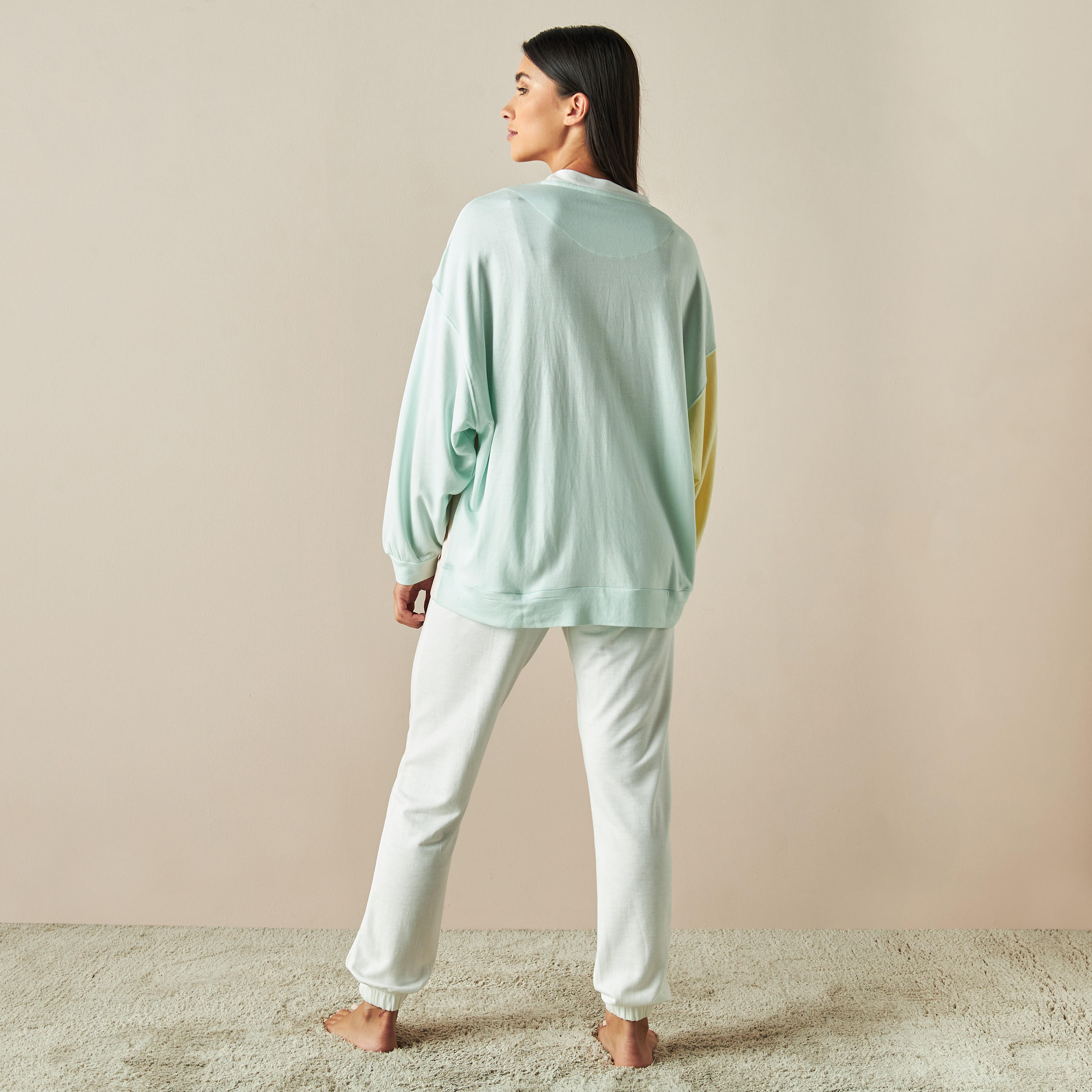 طقم بنطلون بيجاما وتيشيرت قوالب ملونة بطبعات-women-clothing-nightwear-pyjamas-longsets-image-2