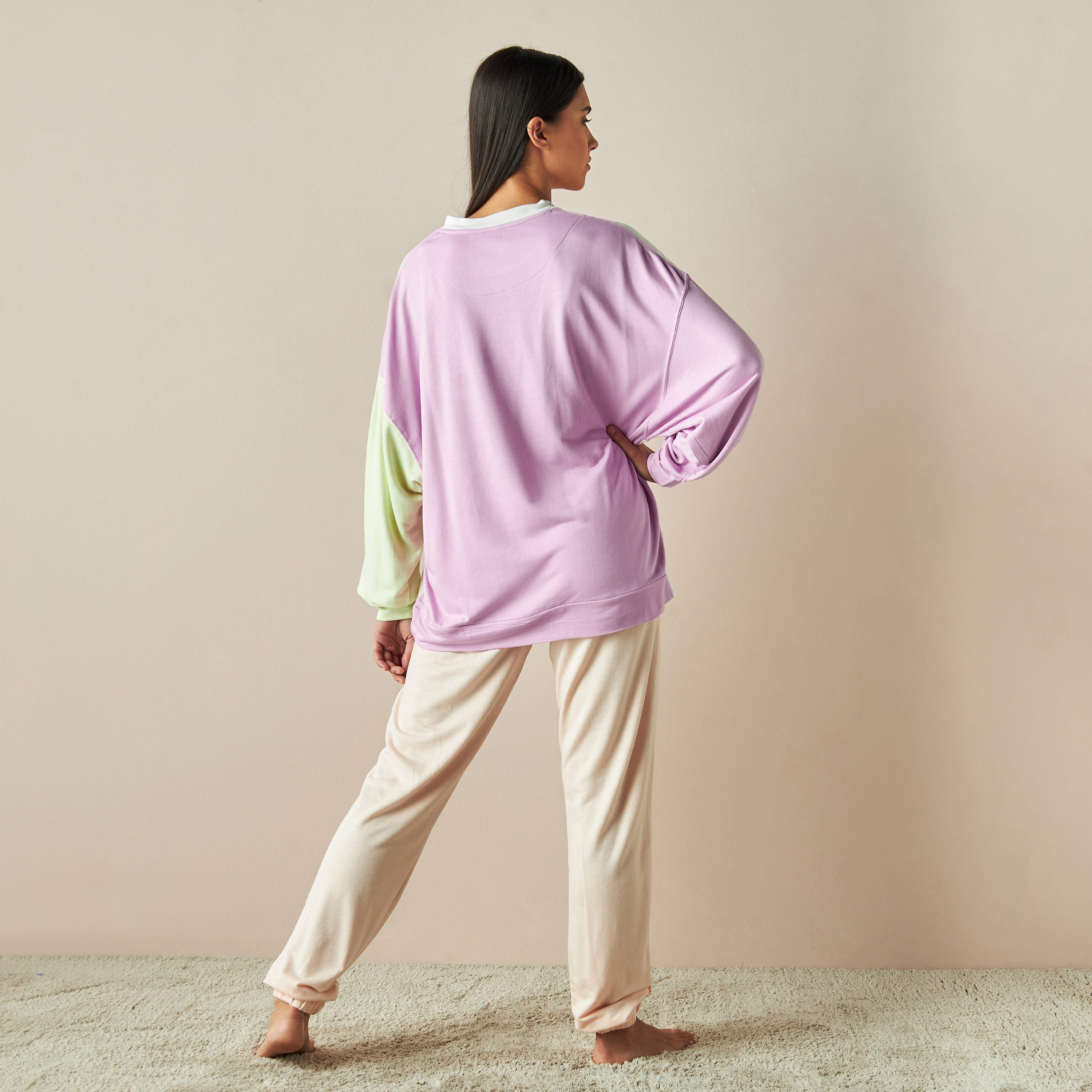 طقم بنطلون بيجاما قصير وتيشيرت بطبعات ميني ماوس-women-clothing-nightwear-pyjamas-longsets-image-2