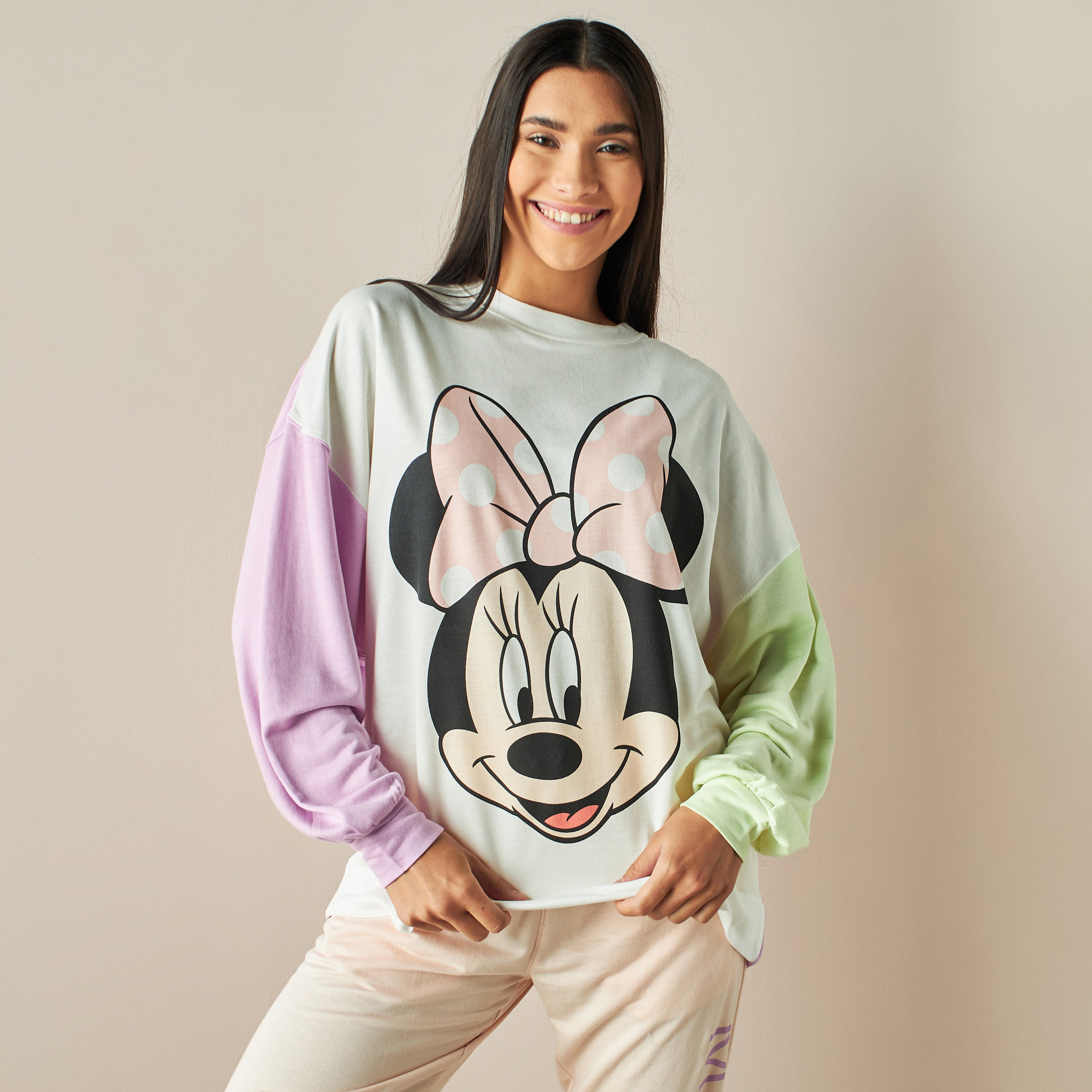 طقم بنطلون بيجاما قصير وتيشيرت بطبعات ميني ماوس-women-clothing-nightwear-pyjamas-longsets-image-3