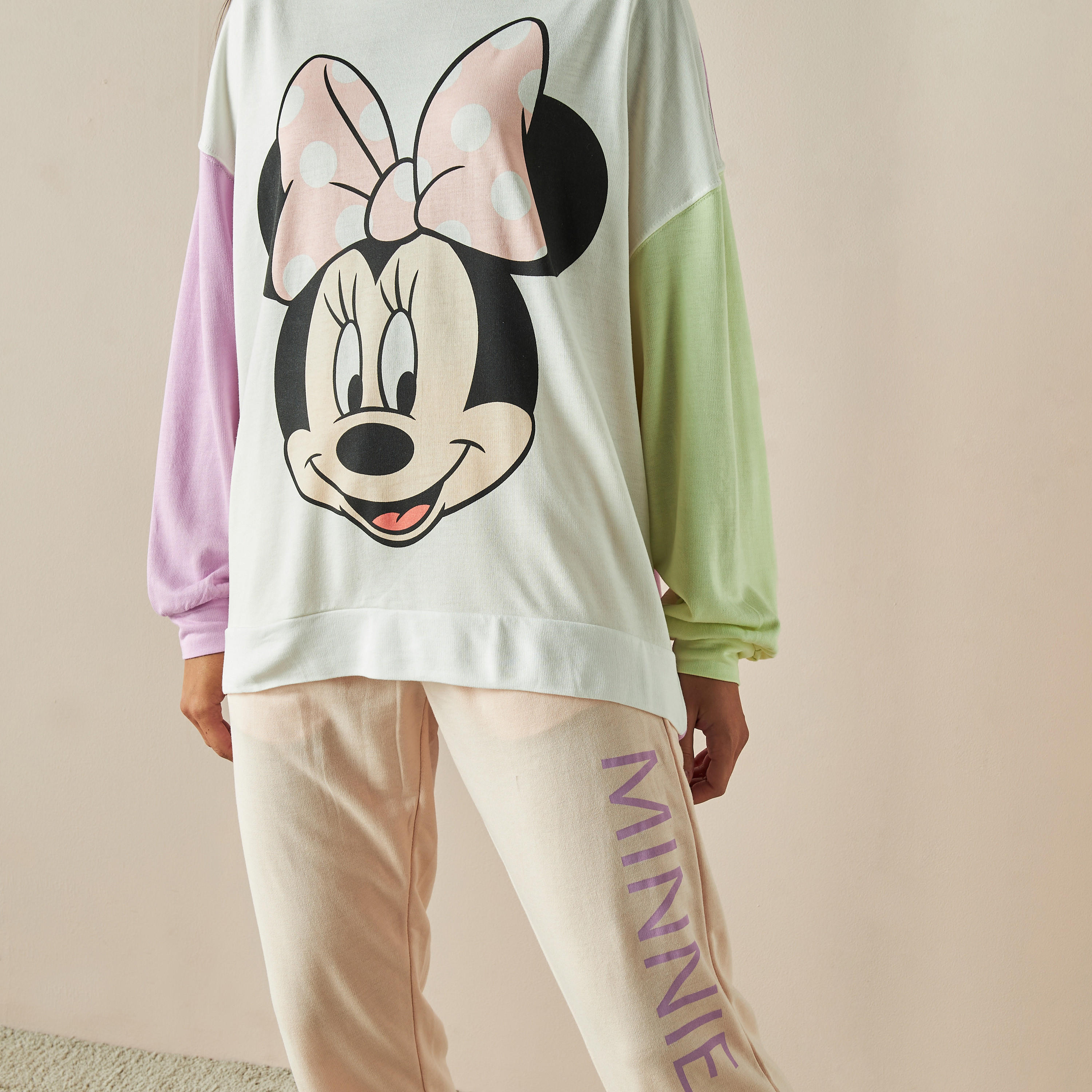 طقم بنطلون بيجاما قصير وتيشيرت بطبعات ميني ماوس-women-clothing-nightwear-pyjamas-longsets-image-5