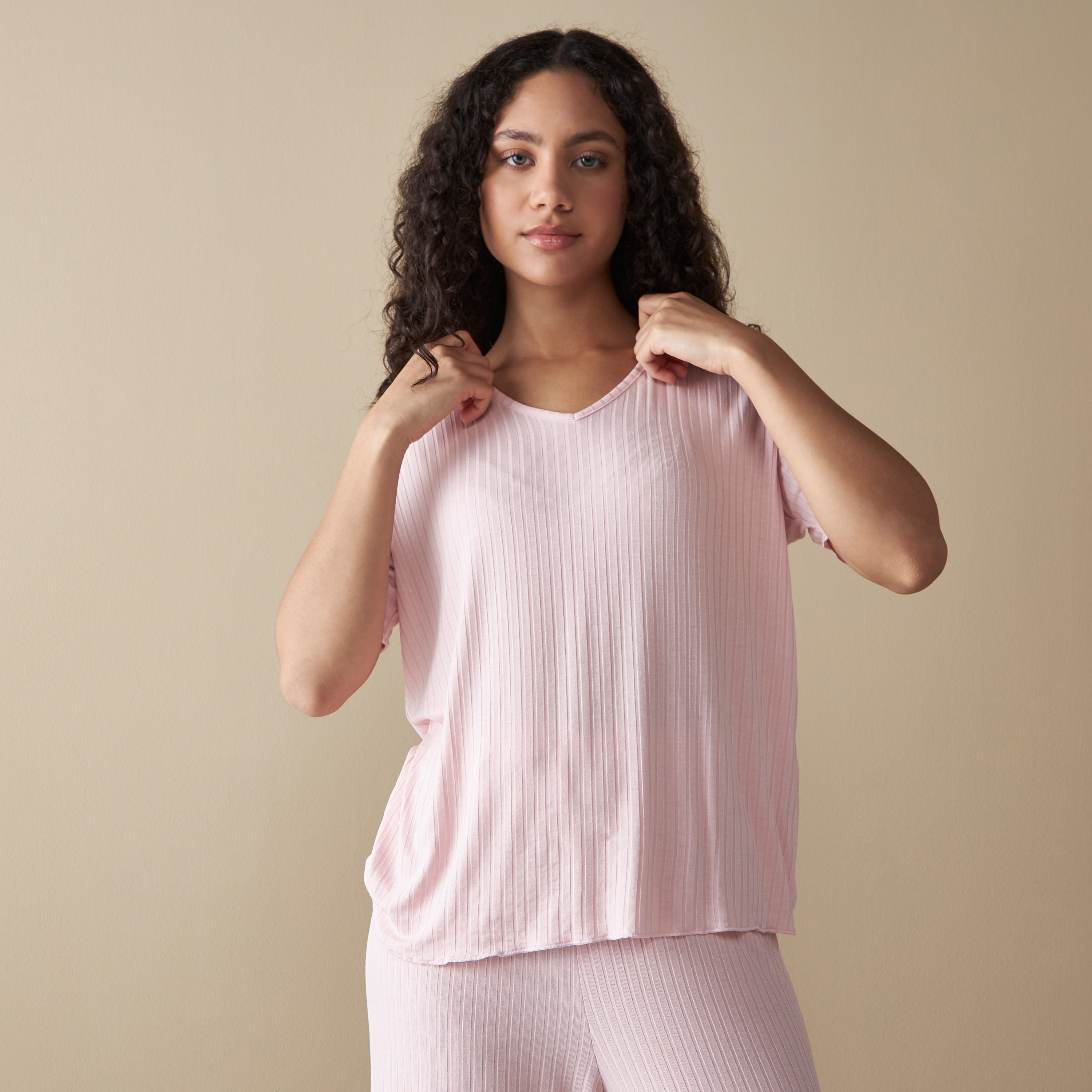 طقم بنطلون بيجاما وتيشيرت مضلع بأكمام قصيرة-women-clothing-nightwear-pyjamas-longsets-image-2
