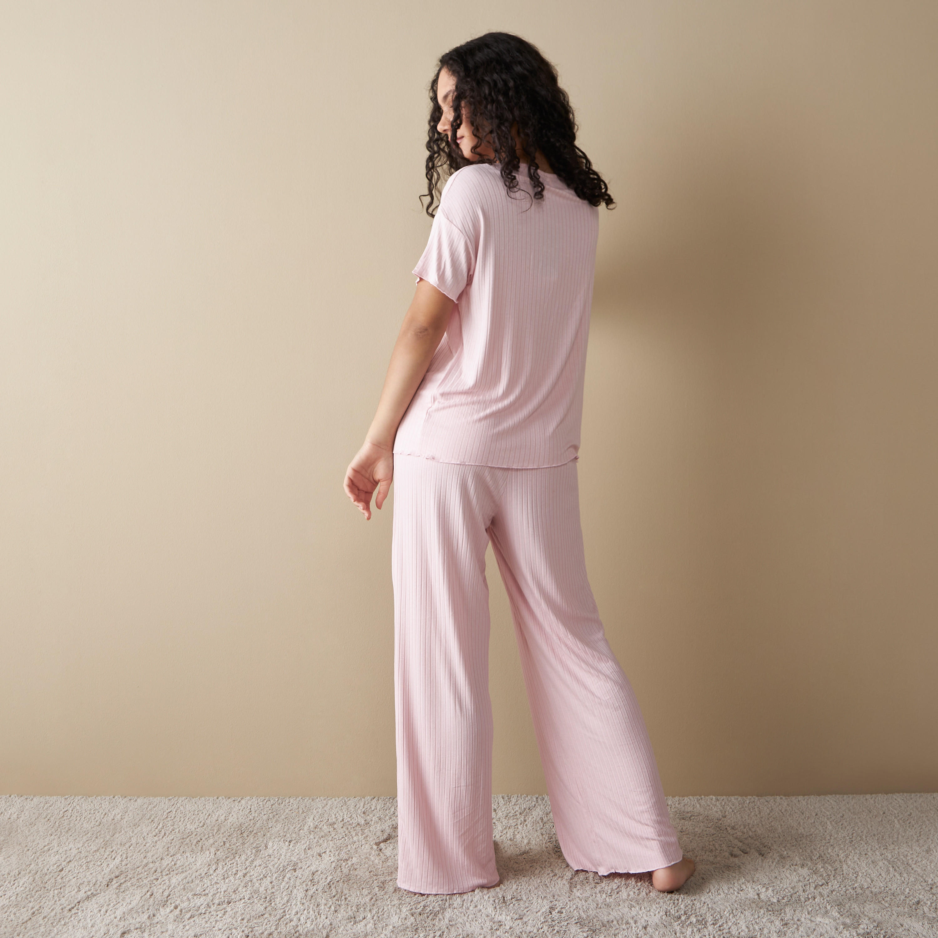 طقم بنطلون بيجاما وتيشيرت مضلع بأكمام قصيرة-women-clothing-nightwear-pyjamas-longsets-image-3