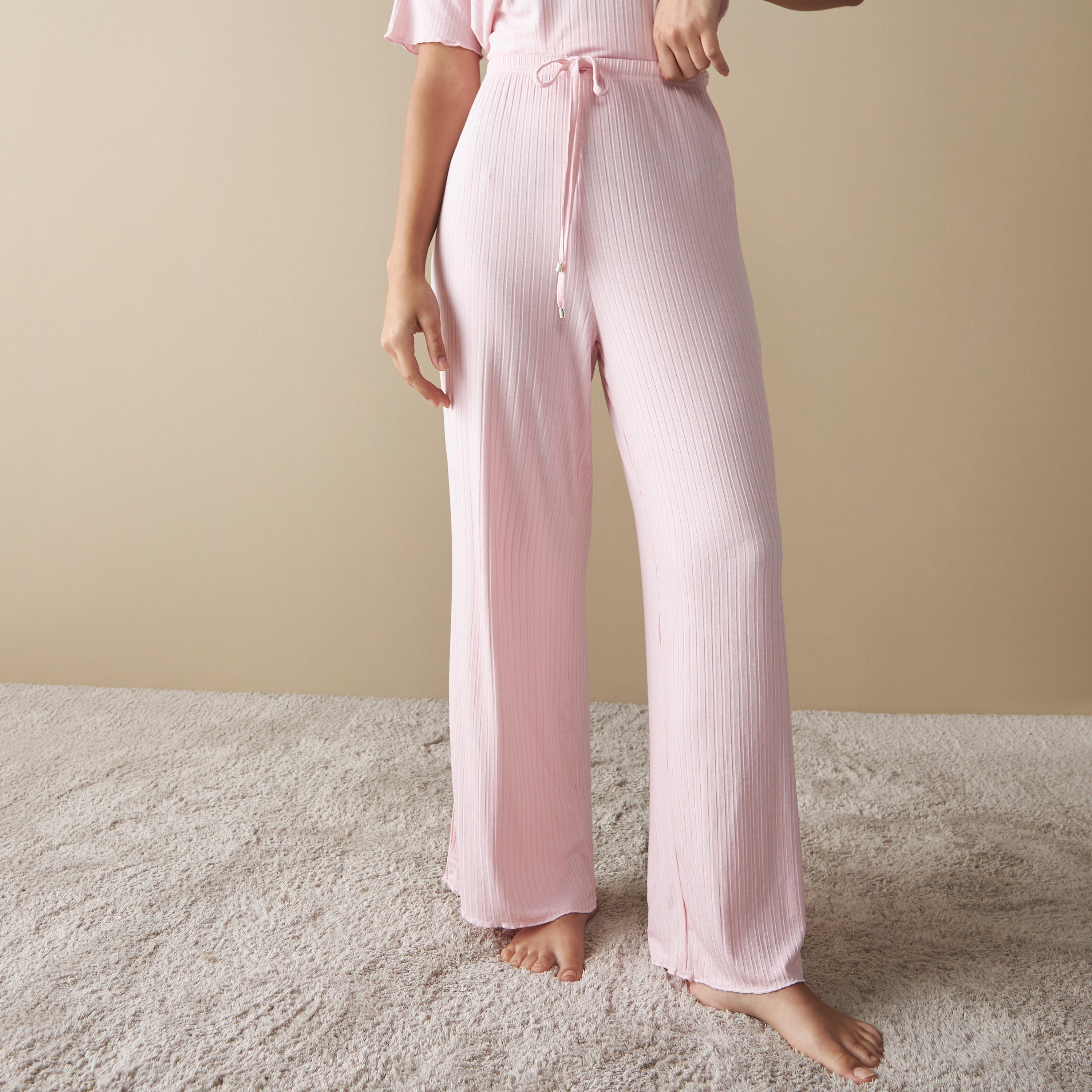 طقم بنطلون بيجاما وتيشيرت مضلع بأكمام قصيرة-women-clothing-nightwear-pyjamas-longsets-image-4