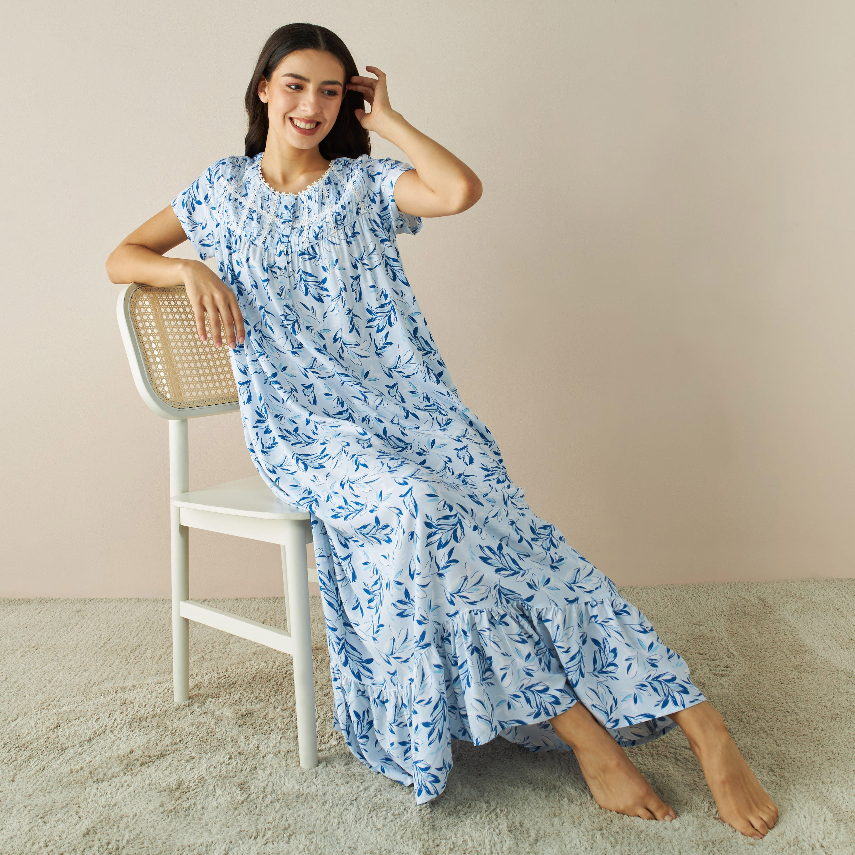 ثوب نوم بحواف كشكش وطبعات أزهار-women-clothing-nightwear-nighties-image-1