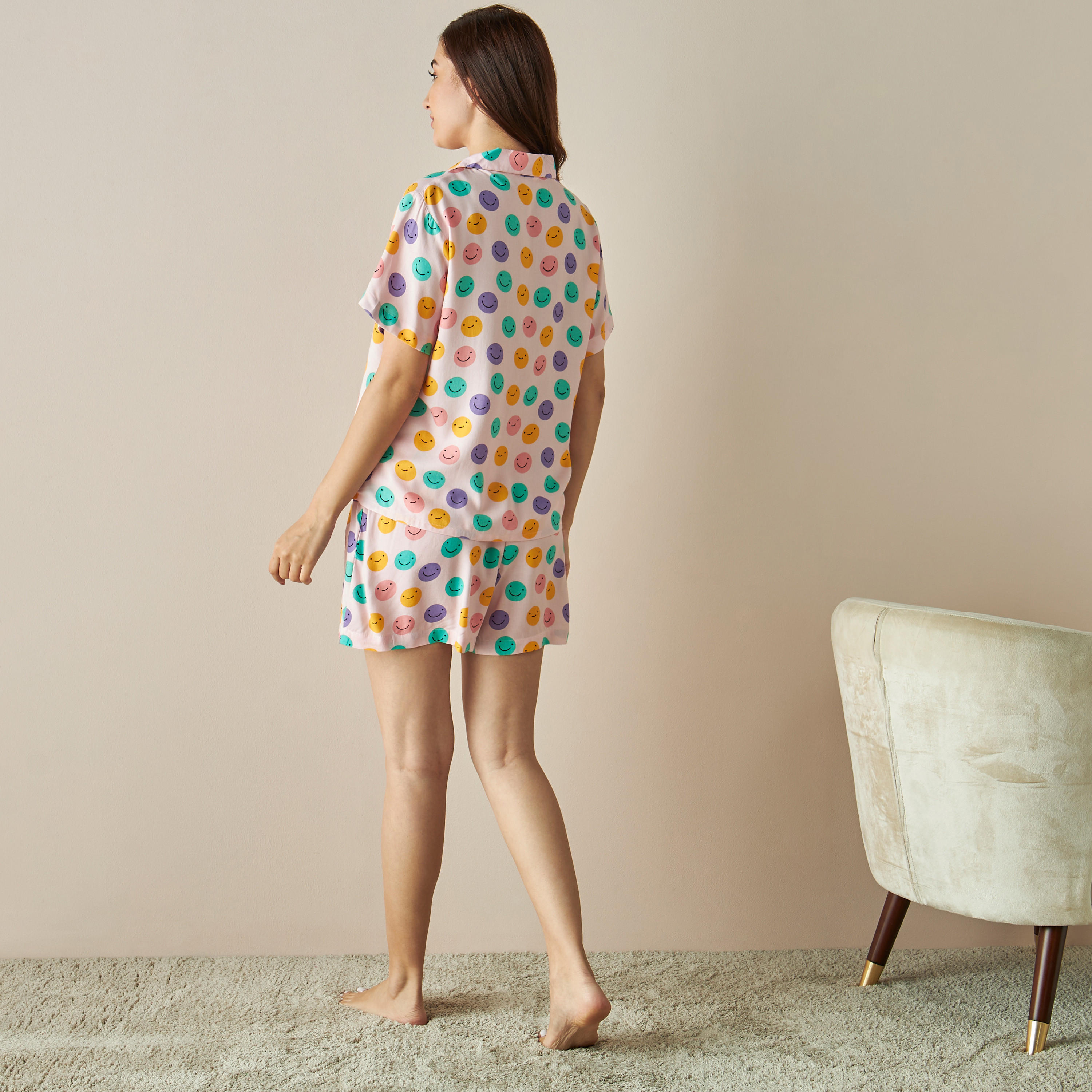 طقم شورت وقميص بياقة كامب وطبعات-women-clothing-nightwear-pyjamas-shortsets-image-2