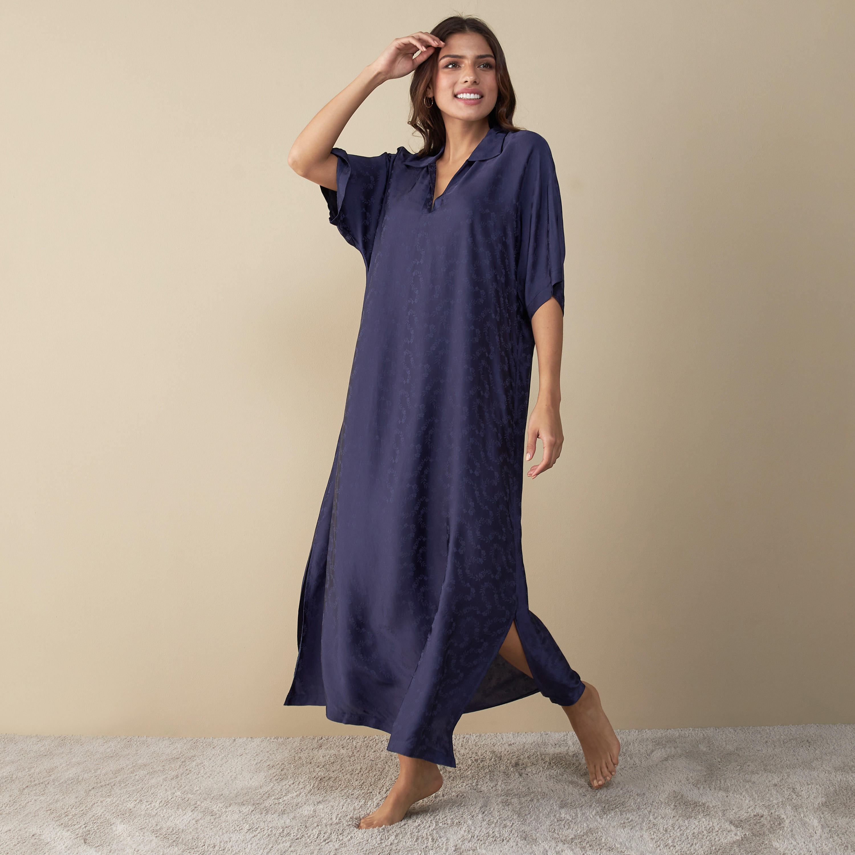 ثوب نوم بارز الملمس بفتحة وياقة عادية-women-clothing-nightwear-nighties-image-1