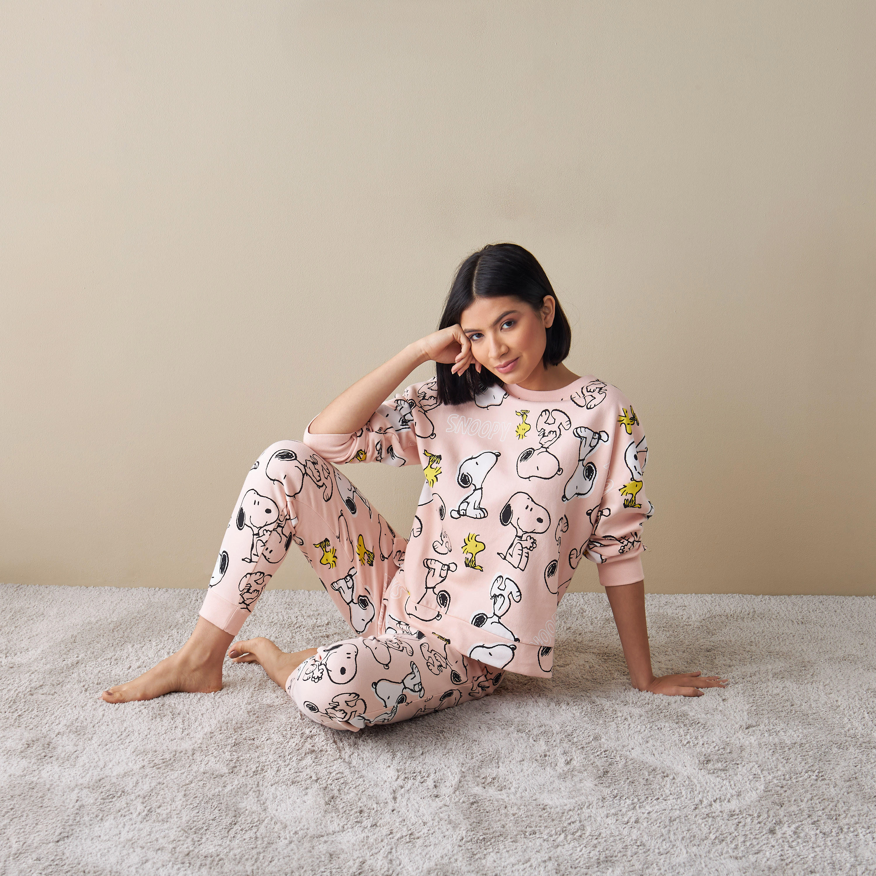 طقم شورت وتيشيرت بطبعات-women-clothing-nightwear-pyjamas-longsets-image-1
