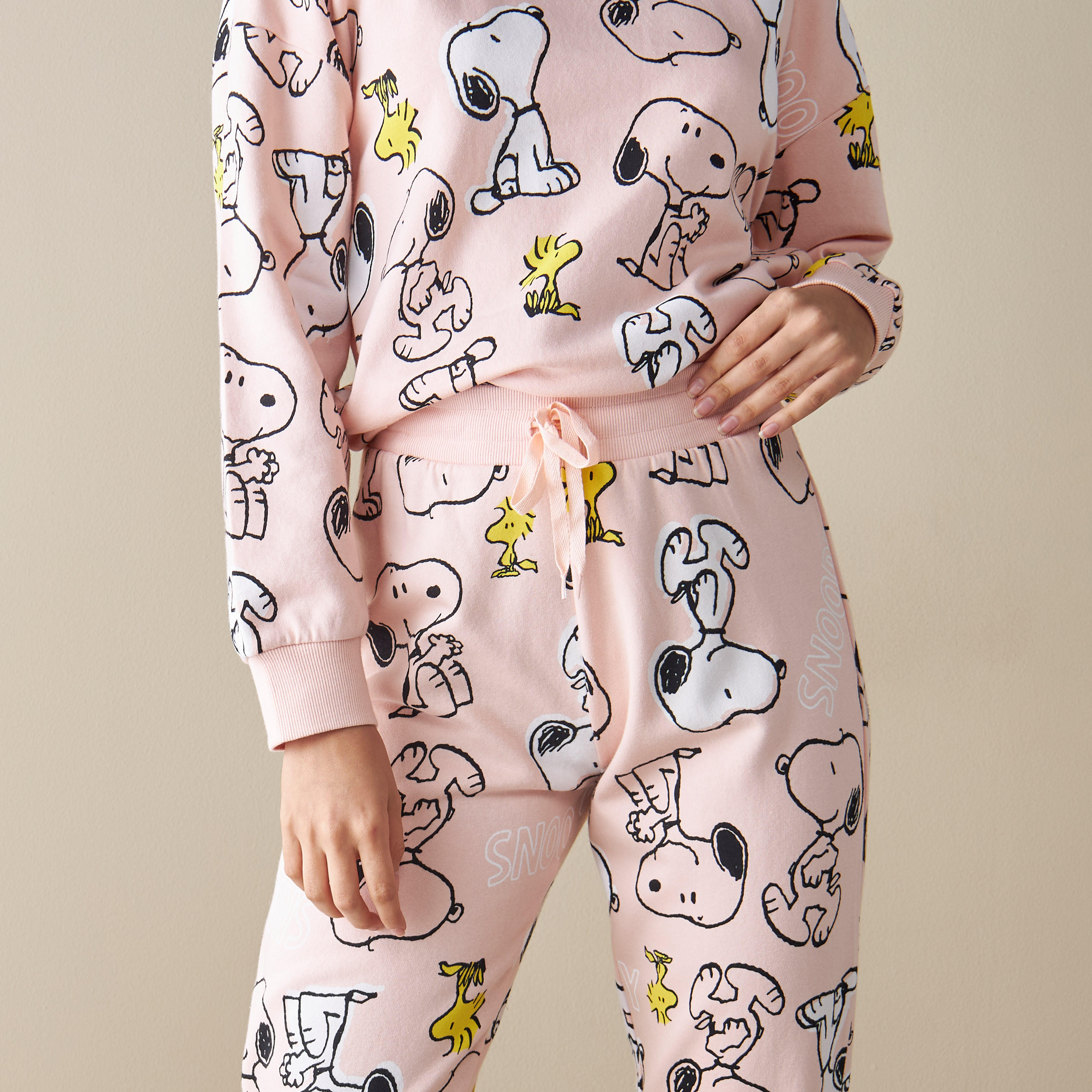 طقم شورت وتيشيرت بطبعات-women-clothing-nightwear-pyjamas-longsets-image-5
