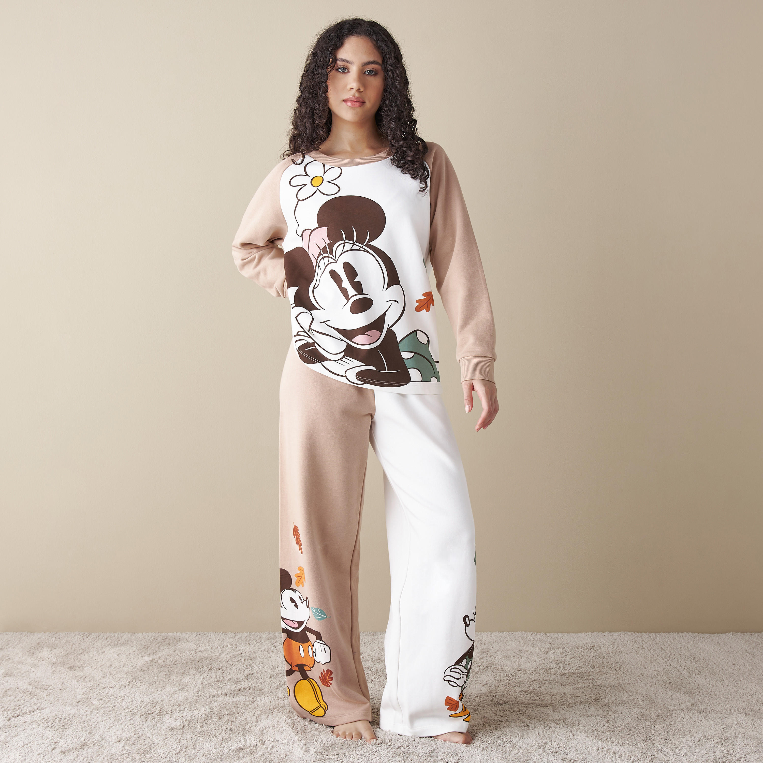 طقم بنطلون بيجاما وتيشيرت بطبعات ميكي وميني-women-clothing-nightwear-pyjamas-longsets-image-1