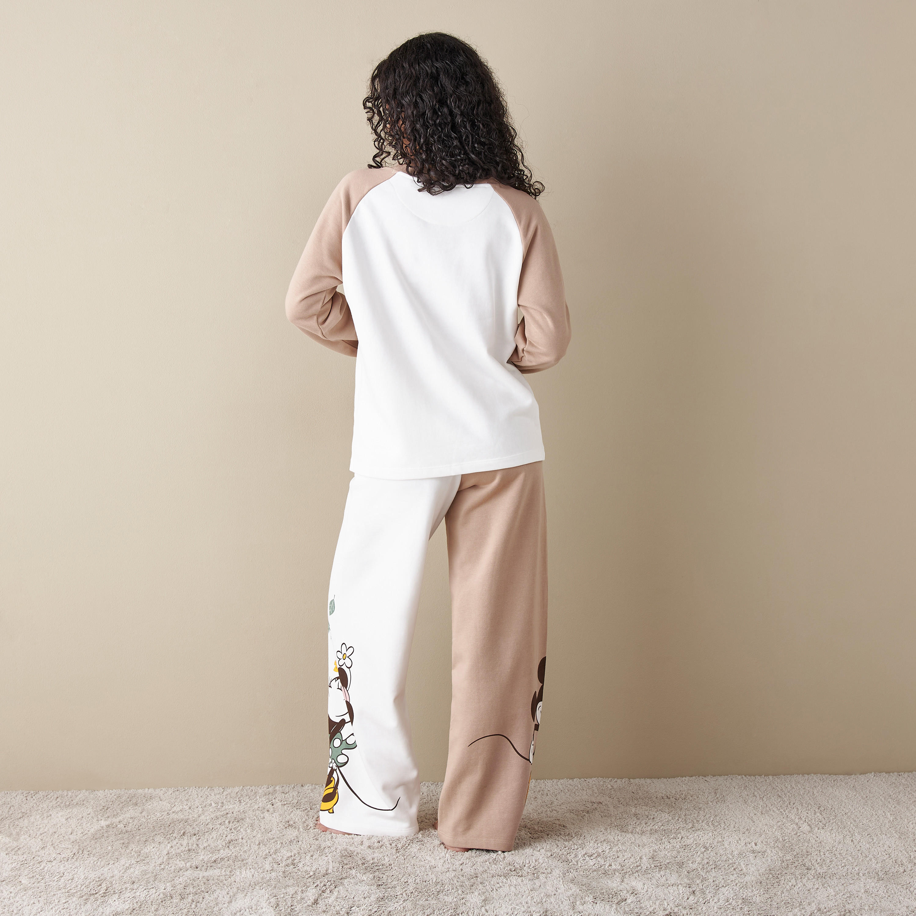 طقم بنطلون بيجاما وتيشيرت بطبعات ميكي وميني-women-clothing-nightwear-pyjamas-longsets-image-2