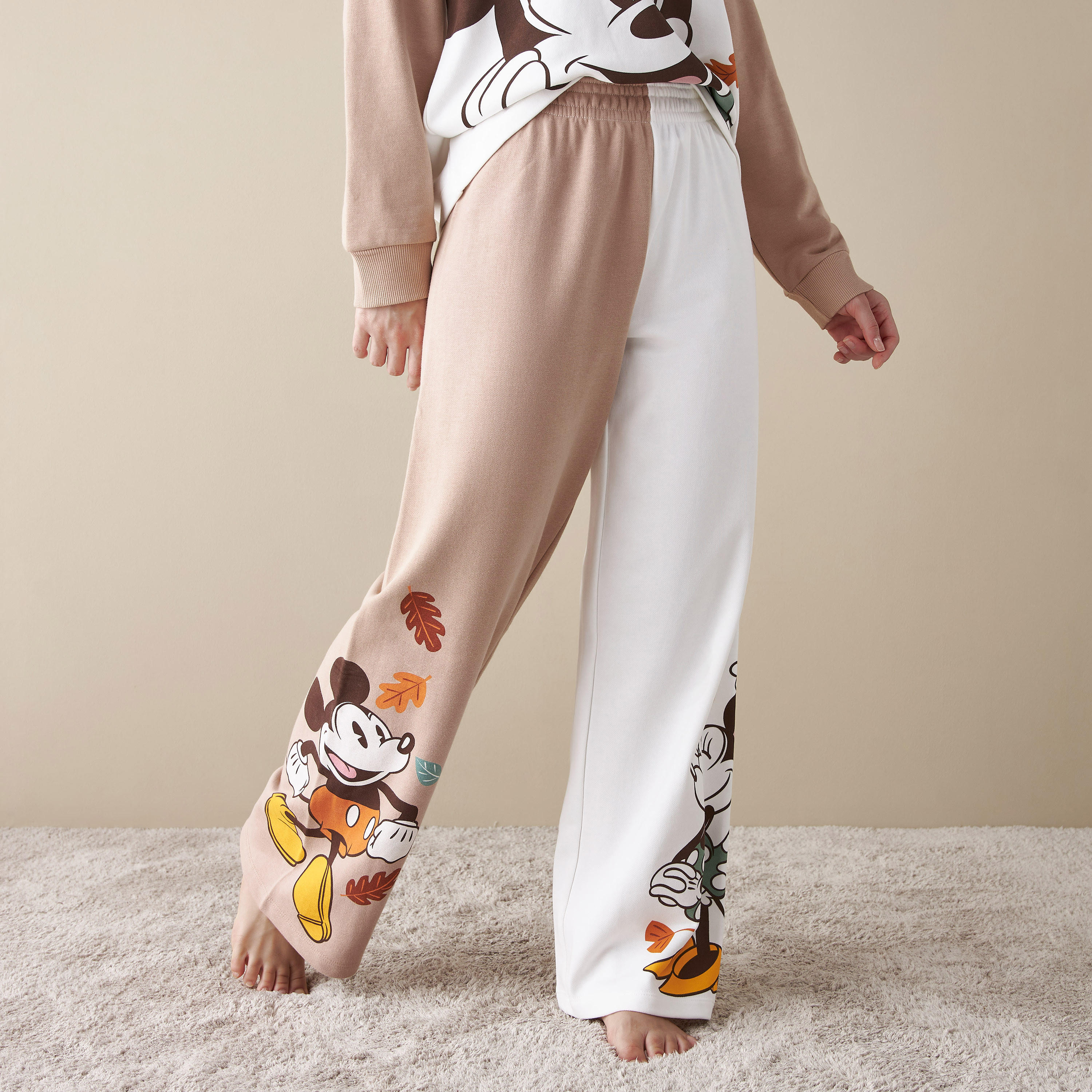 طقم بنطلون بيجاما وتيشيرت بطبعات ميكي وميني-women-clothing-nightwear-pyjamas-longsets-image-4