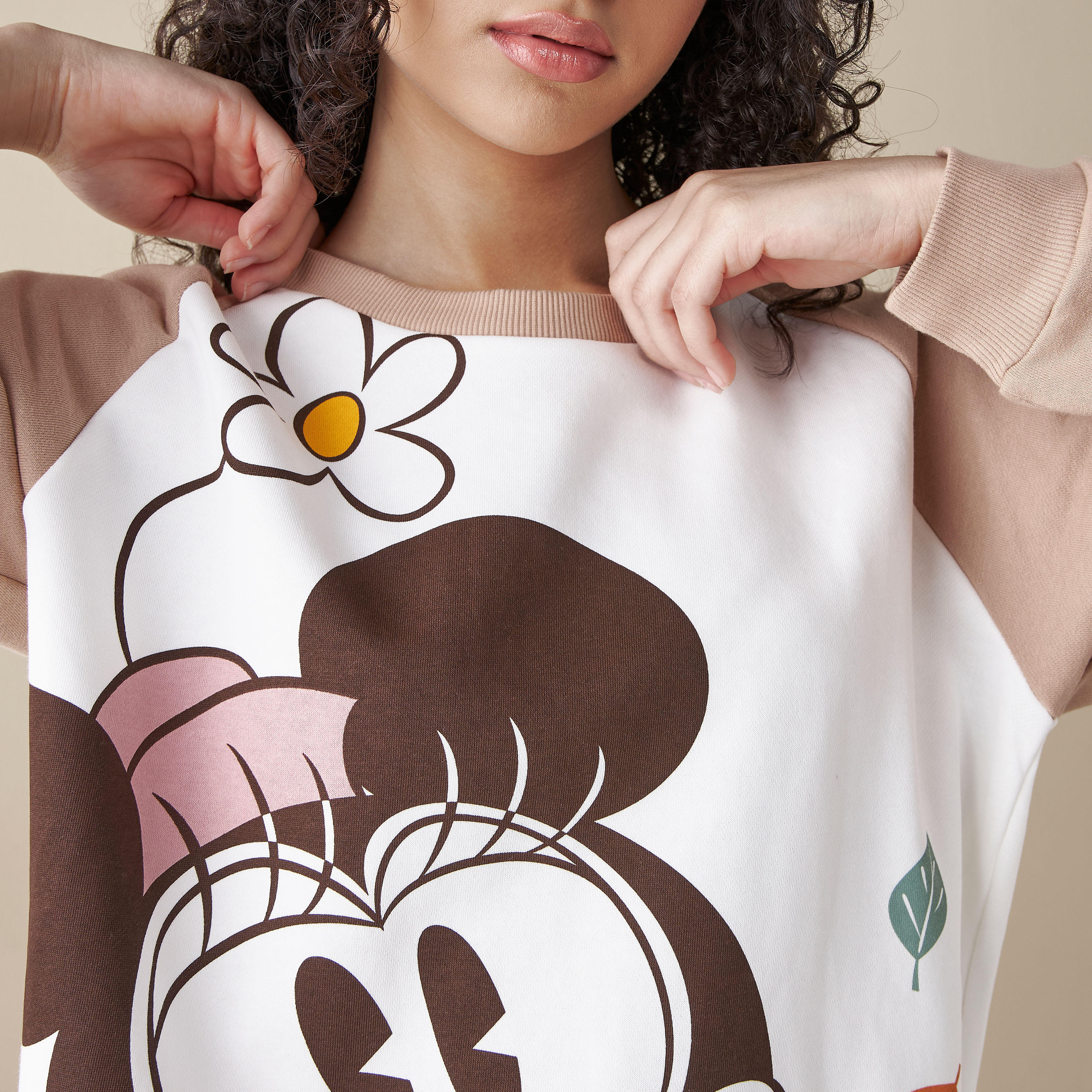 طقم بنطلون بيجاما وتيشيرت بطبعات ميكي وميني-women-clothing-nightwear-pyjamas-longsets-image-5