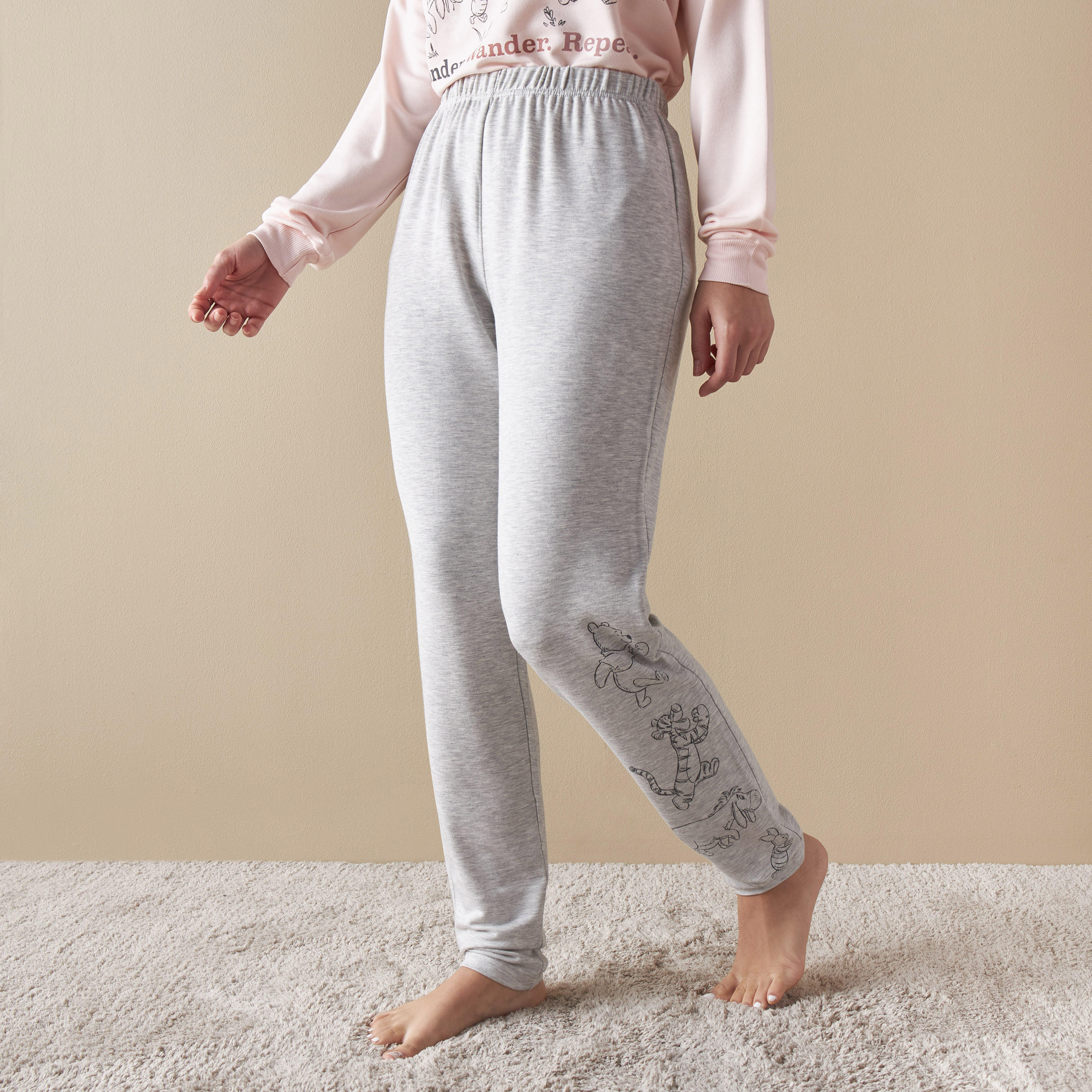 طقم بيجاما وتيشيرت بطبعات ويني ذا بوه-women-clothing-nightwear-pyjamas-longsets-image-4