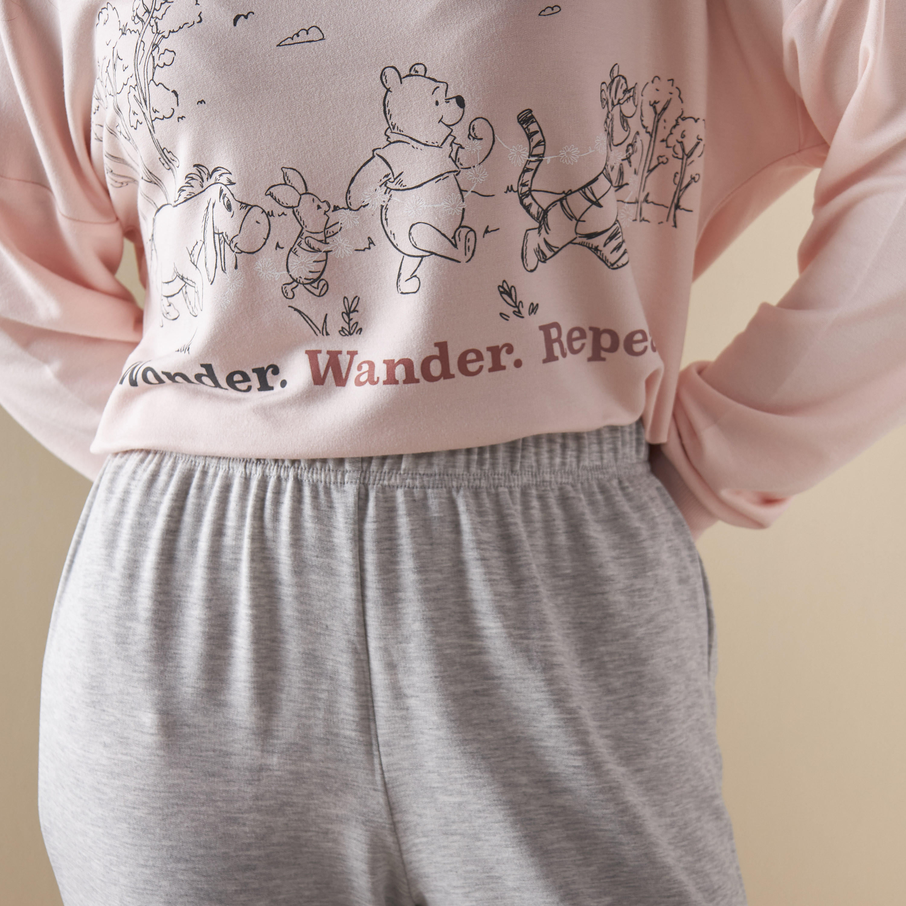 طقم بيجاما وتيشيرت بطبعات ويني ذا بوه-women-clothing-nightwear-pyjamas-longsets-image-5