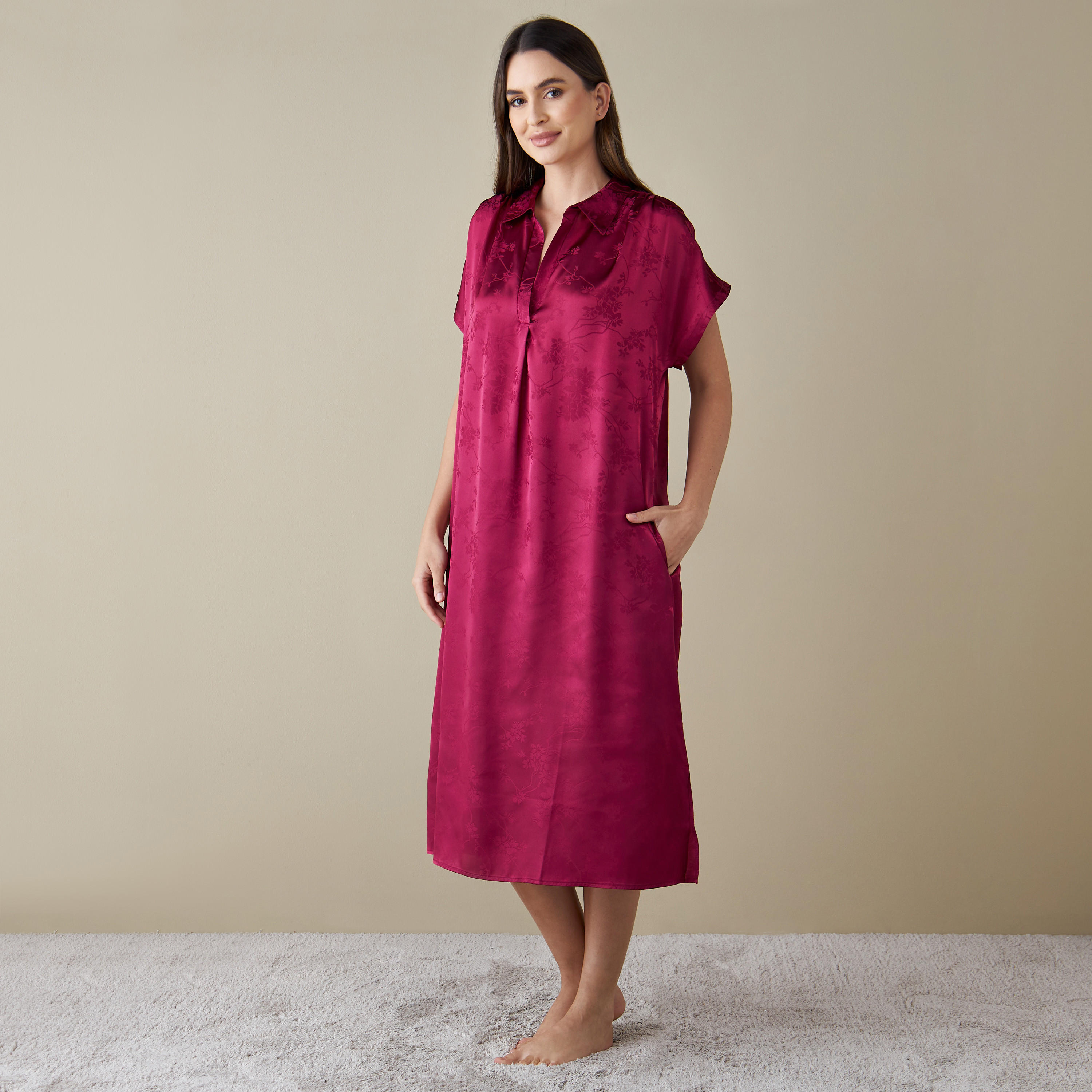 بدلة نوم بأكمام قصيرة وطبعات زهرية وجيوب-women-clothing-nightwear-nighties-image-1