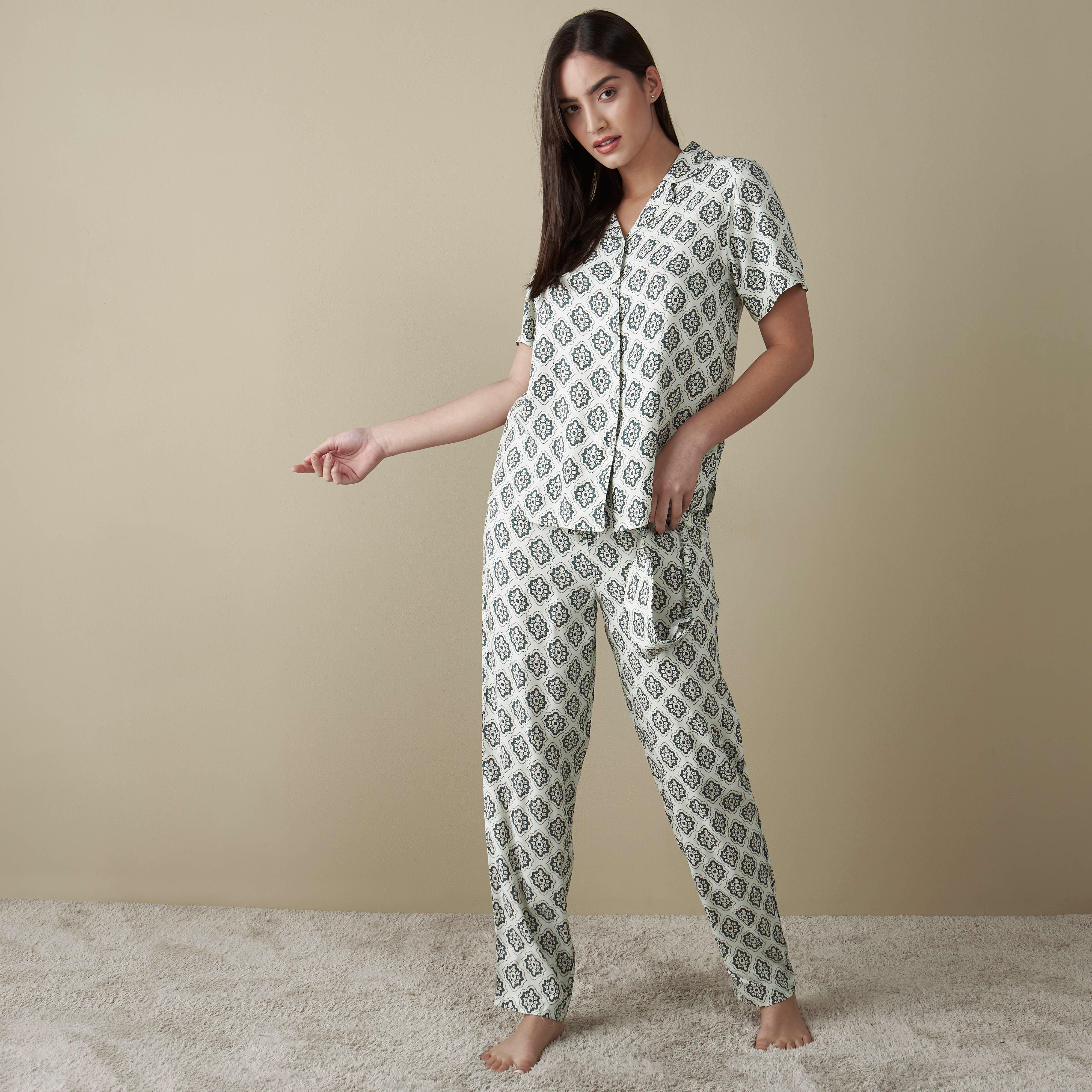 طقم بنطلون بيجاما وقميص بطبعات-women-clothing-nightwear-pyjamas-longsets-image-5