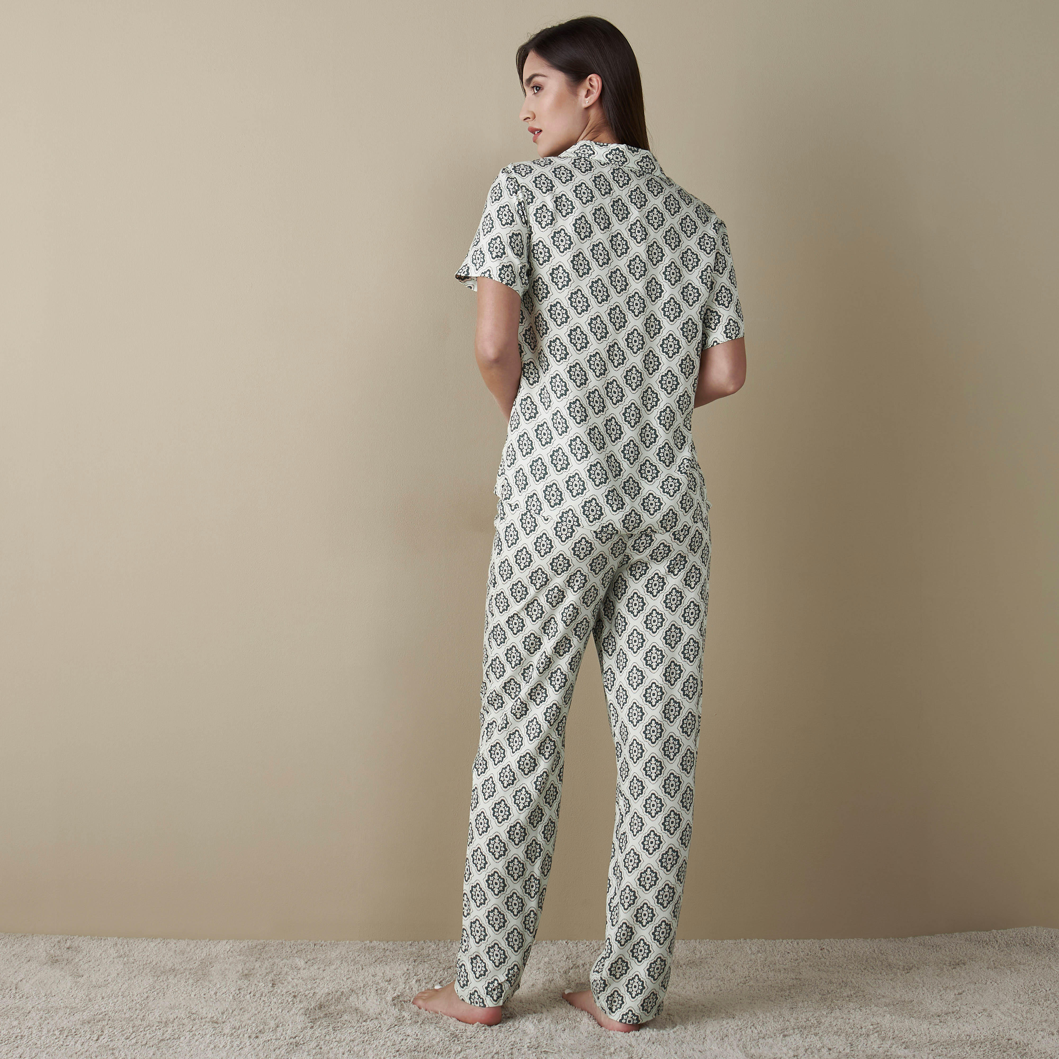طقم بنطلون بيجاما وقميص بطبعات-women-clothing-nightwear-pyjamas-longsets-image-4