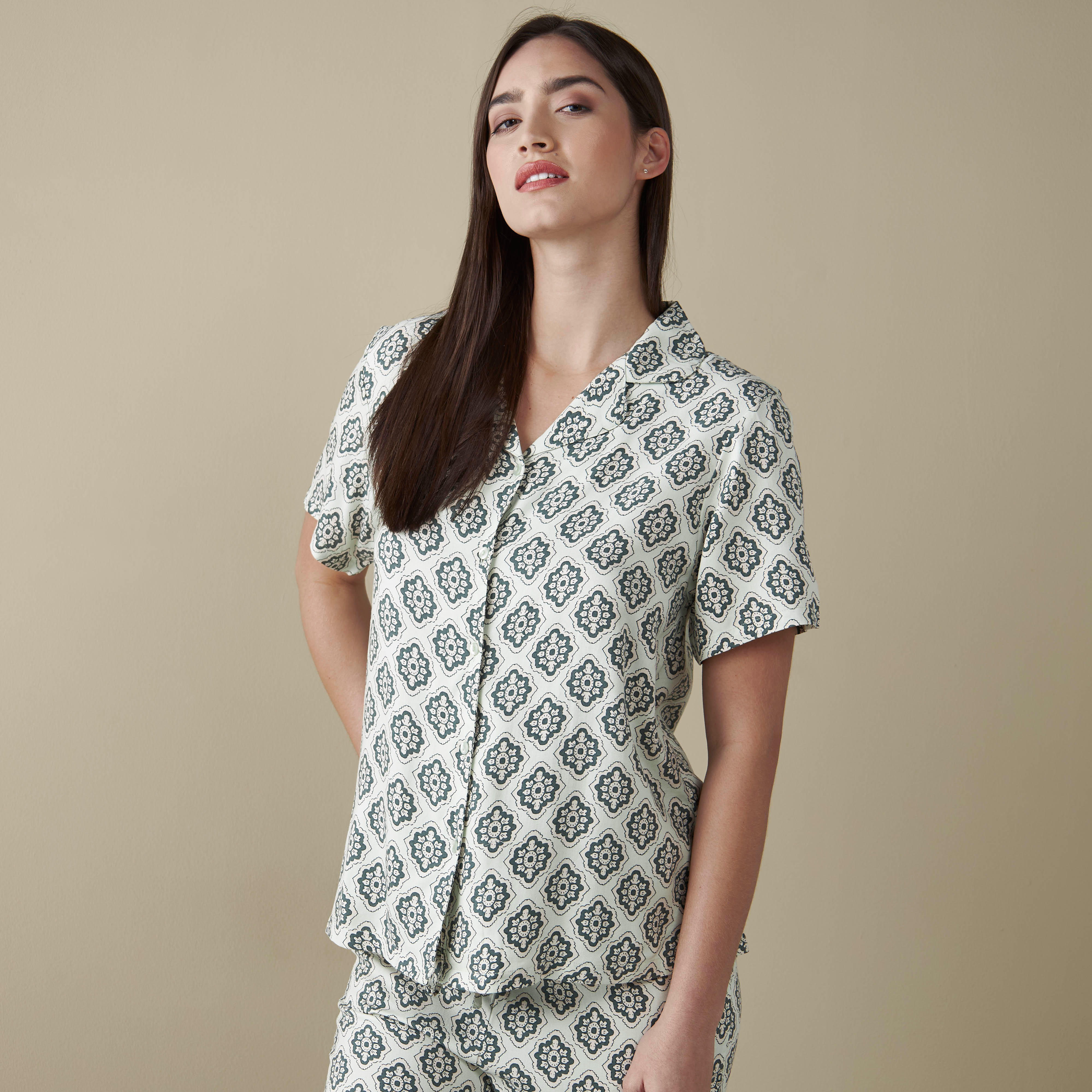 طقم بنطلون بيجاما وقميص بطبعات-women-clothing-nightwear-pyjamas-longsets-image-3