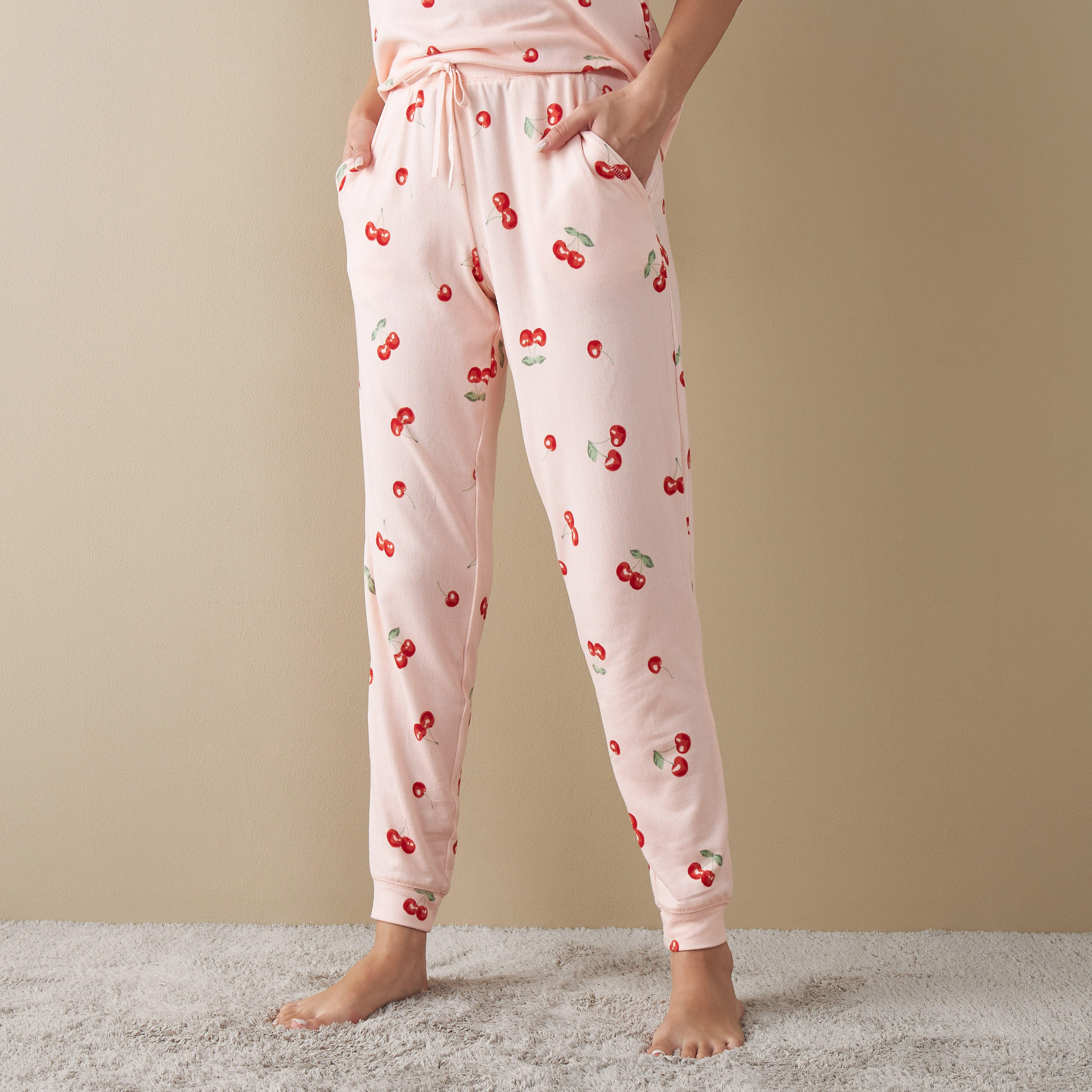 طقم بنطلون بيجاما وتيشيرت بطبعات-women-clothing-nightwear-pyjamas-longsets-image-3