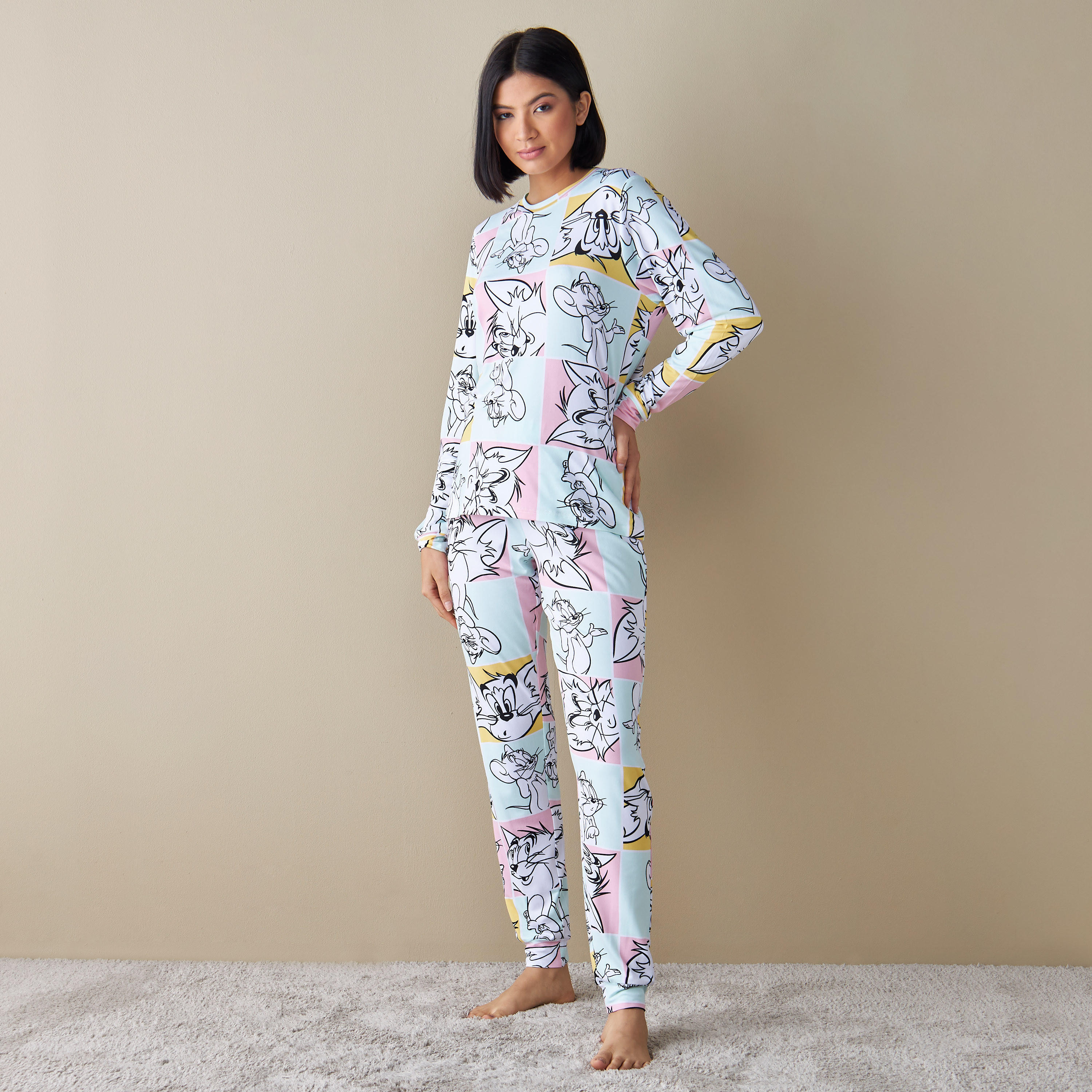 طقم بنطلون بيجاما وتيشيرت بطبعات مربعات وتوم أند جيري-women-clothing-nightwear-pyjamas-longsets-image-5