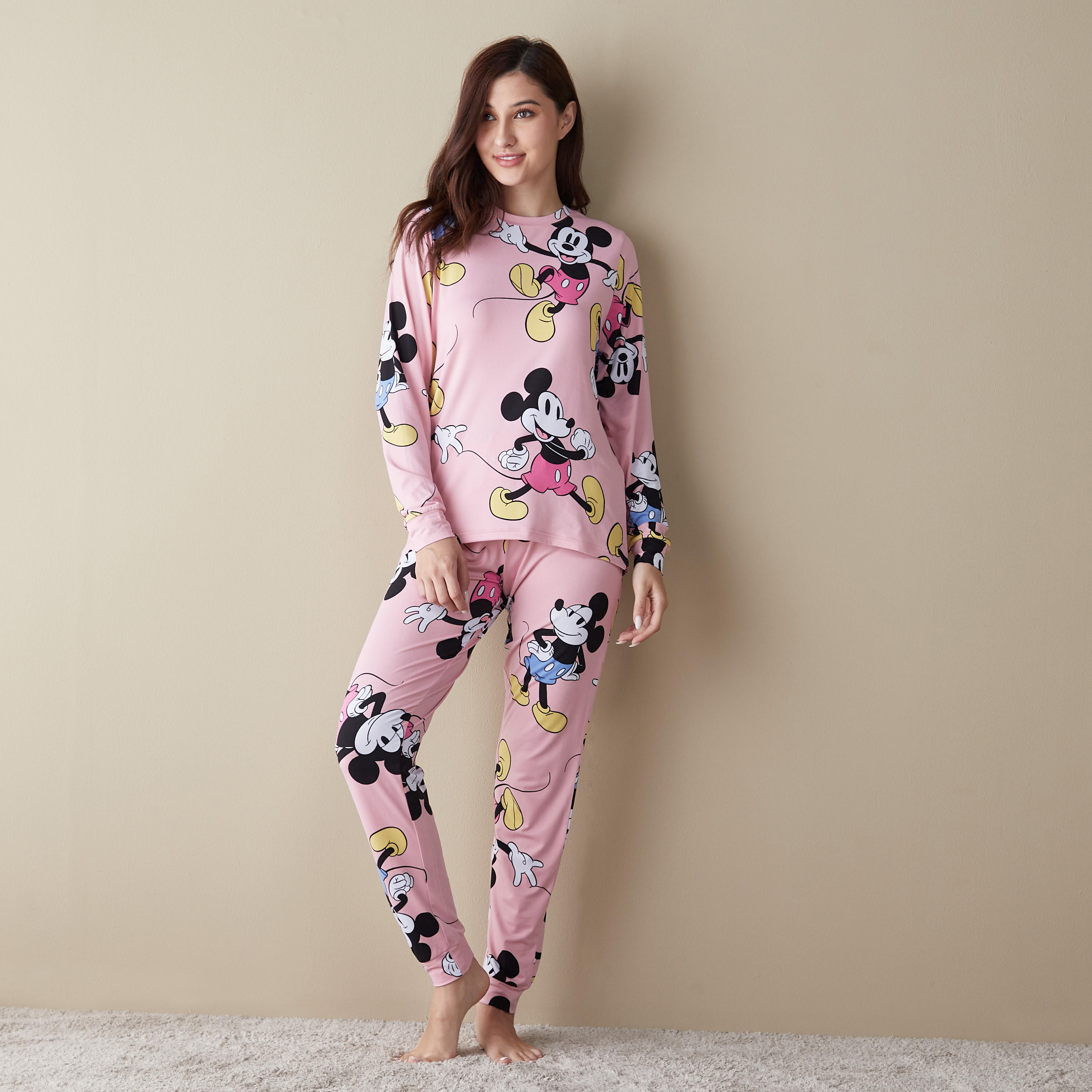 طقم بنطلون بيجاما وتيشيرت بطبعات ميكي ماوس-women-clothing-nightwear-pyjamas-longsets-image-5