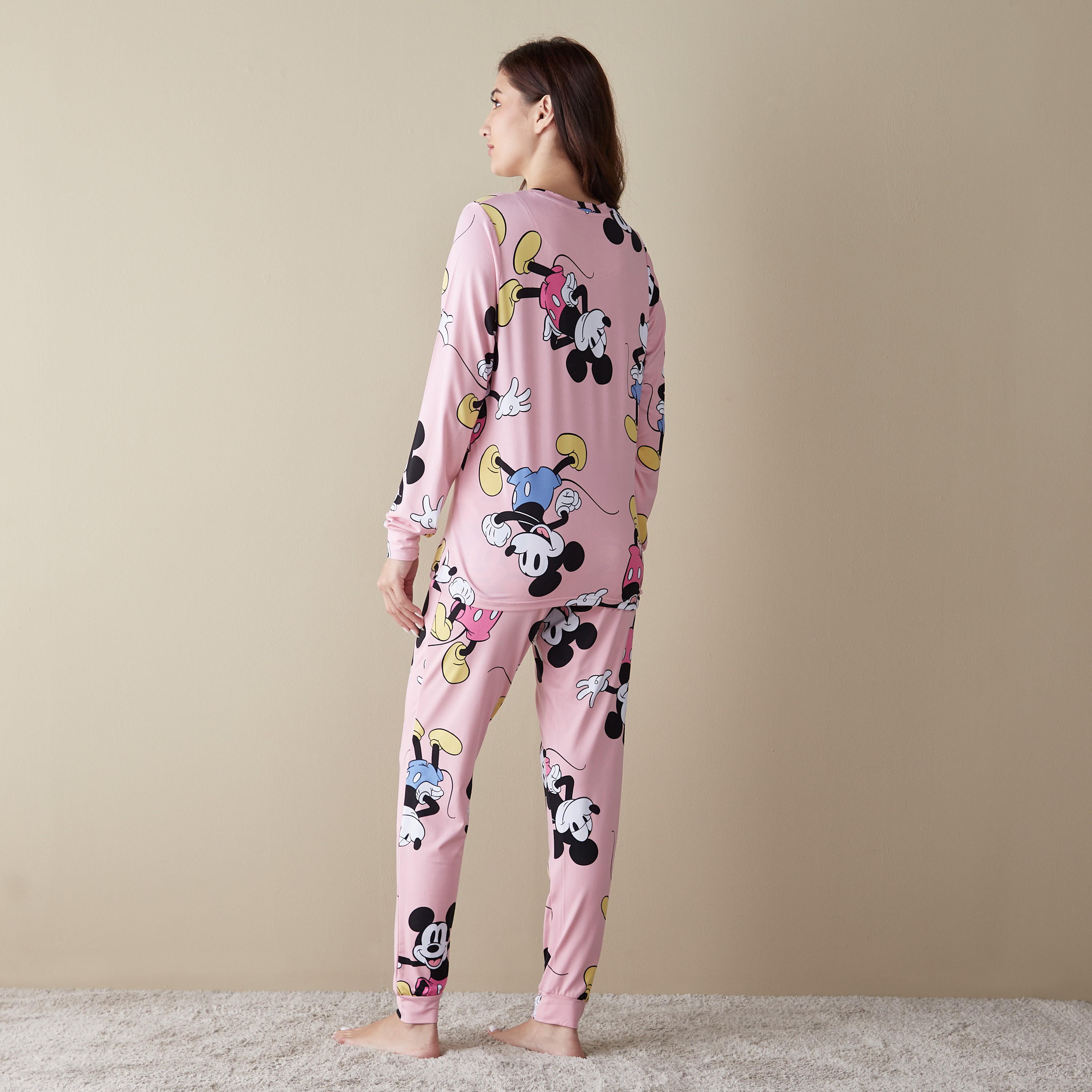 طقم بنطلون بيجاما وتيشيرت بطبعات ميكي ماوس-women-clothing-nightwear-pyjamas-longsets-image-4