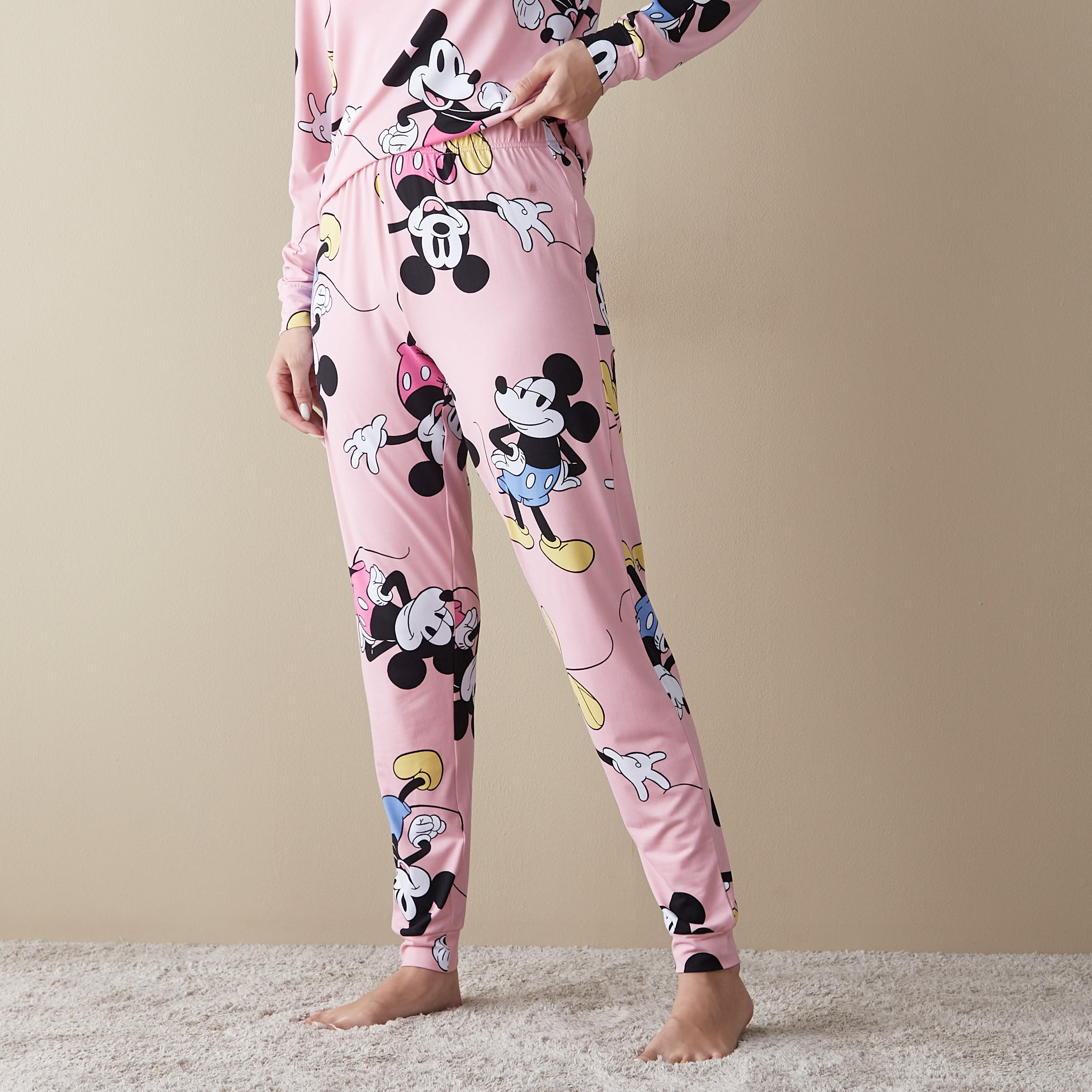 طقم بنطلون بيجاما وتيشيرت بطبعات ميكي ماوس-women-clothing-nightwear-pyjamas-longsets-image-2