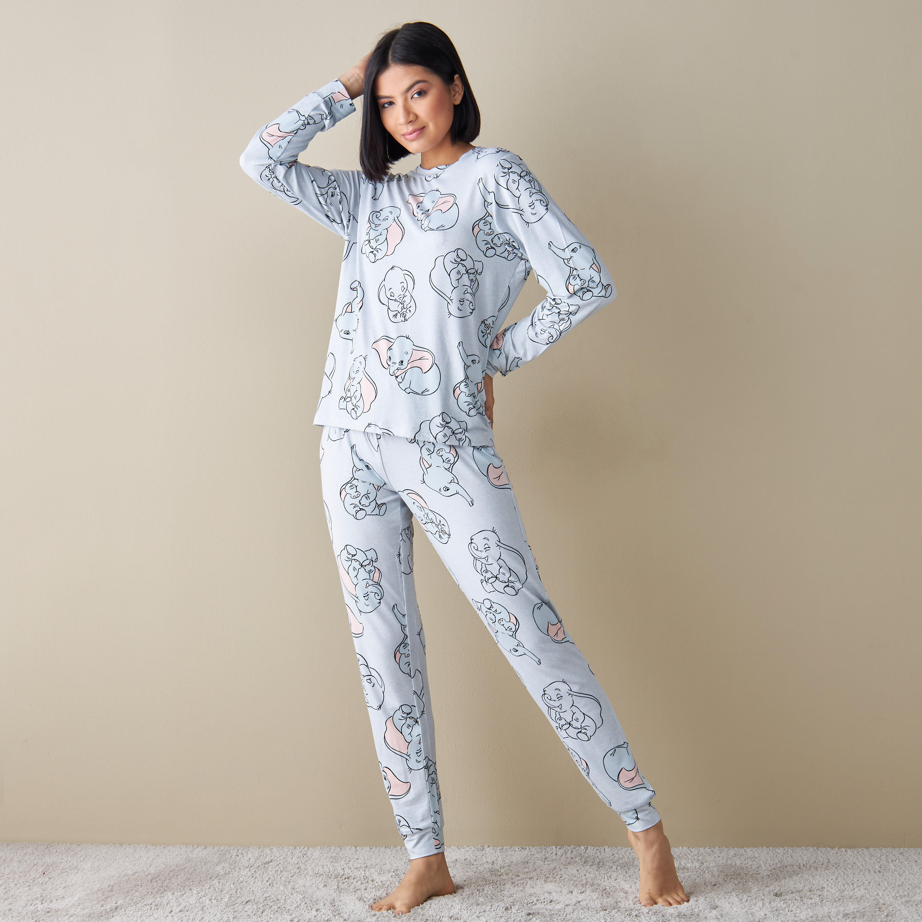 طقم بنطلون بيجاما وتيشيرت بطبعات دامبو-women-clothing-nightwear-pyjamas-longsets-image-5