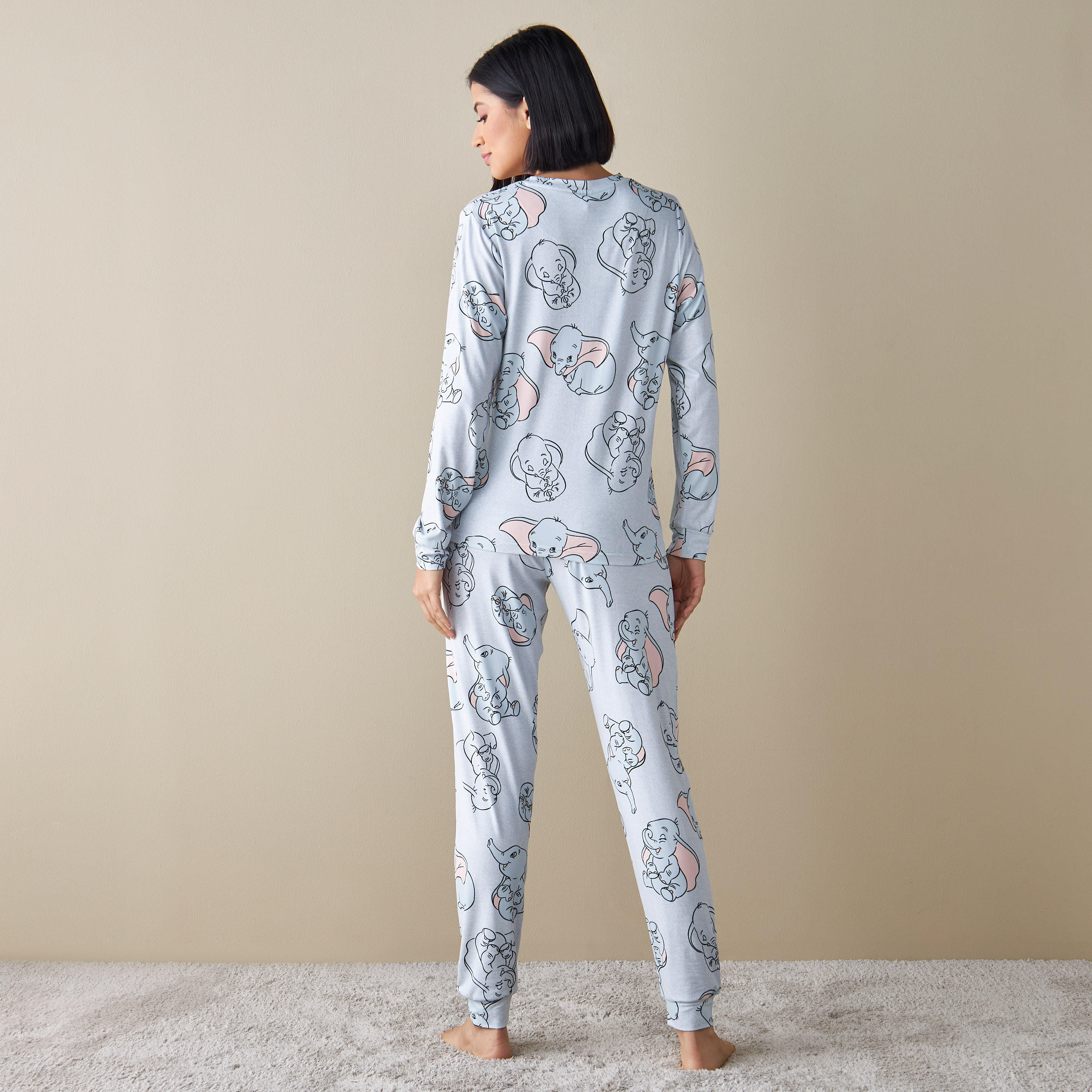 طقم بنطلون بيجاما وتيشيرت بطبعات دامبو-women-clothing-nightwear-pyjamas-longsets-image-4