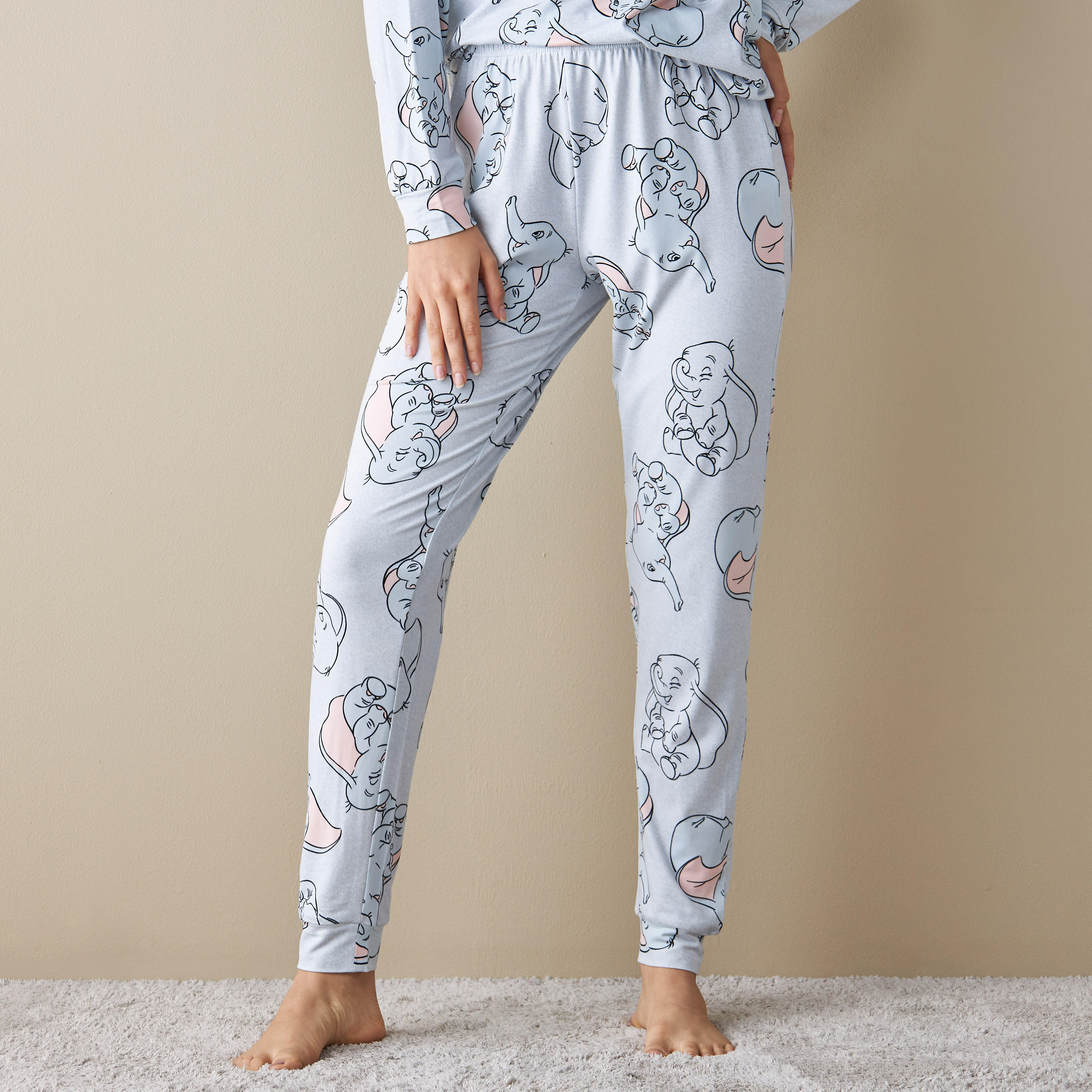 طقم بنطلون بيجاما وتيشيرت بطبعات دامبو-women-clothing-nightwear-pyjamas-longsets-image-2