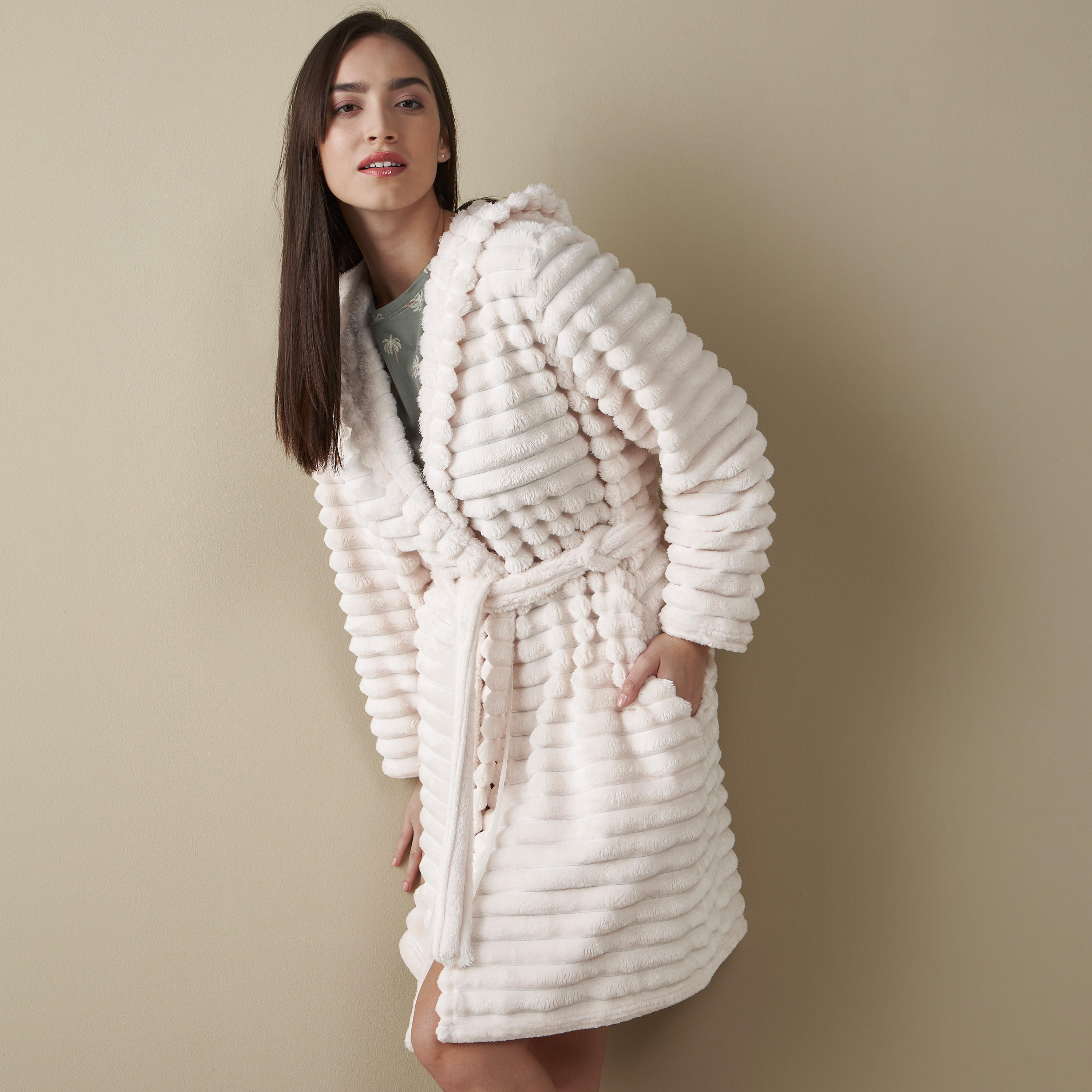 روب قطيفة مضلع مع حزام وجيوب-women-clothing-nightwear-robes-image-1
