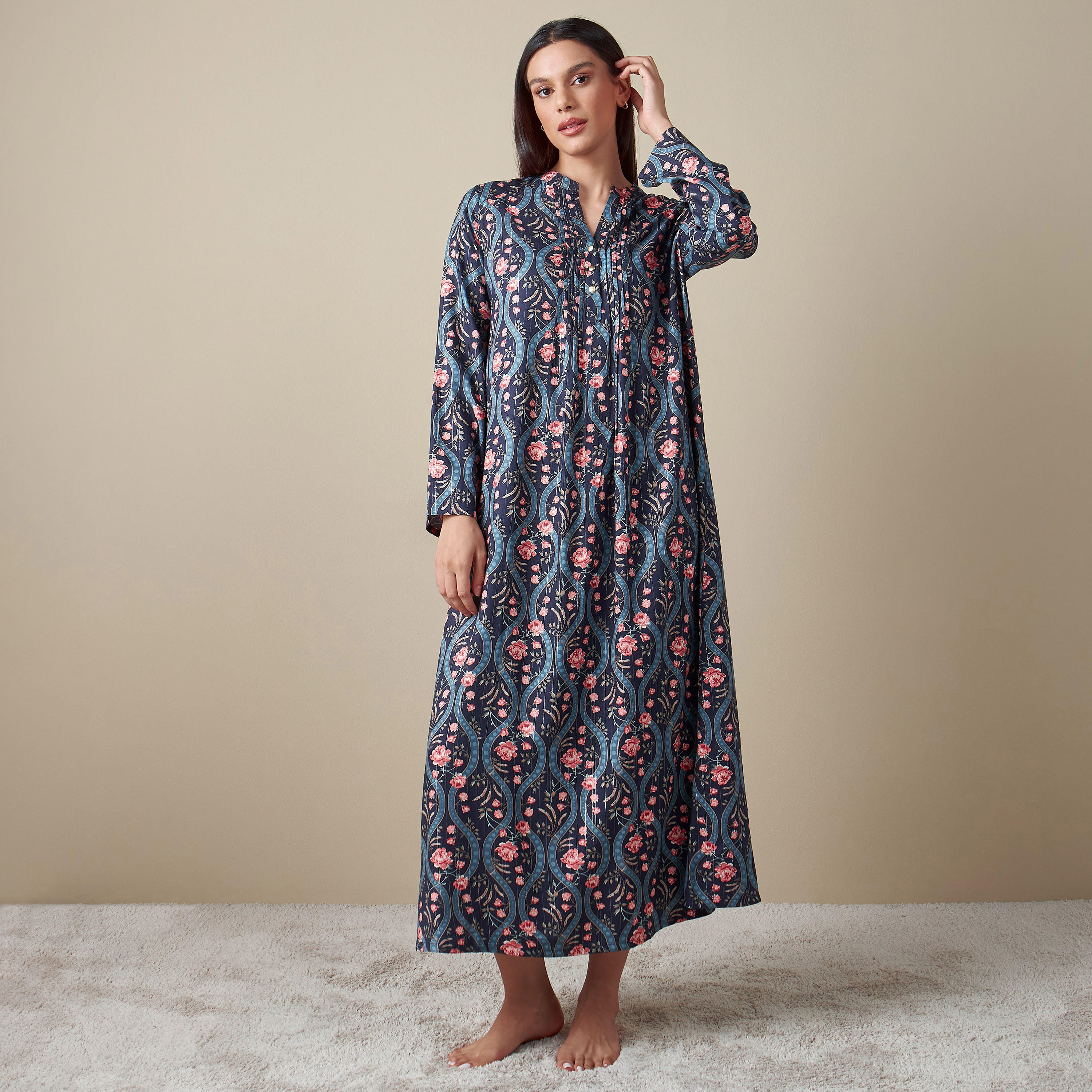 ثوب نوم بياقة مفتوحة وأكمام طويلة وطبعات أزهار-women-clothing-nightwear-nighties-image-1