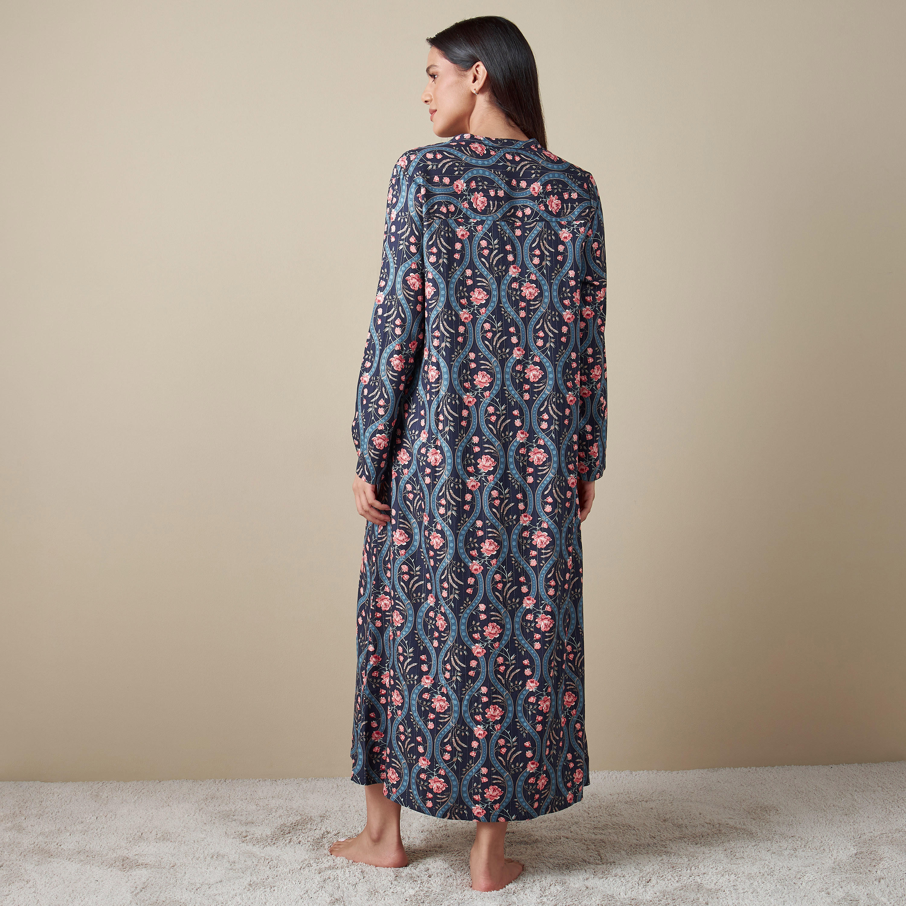 ثوب نوم بياقة مفتوحة وأكمام طويلة وطبعات أزهار-women-clothing-nightwear-nighties-image-2