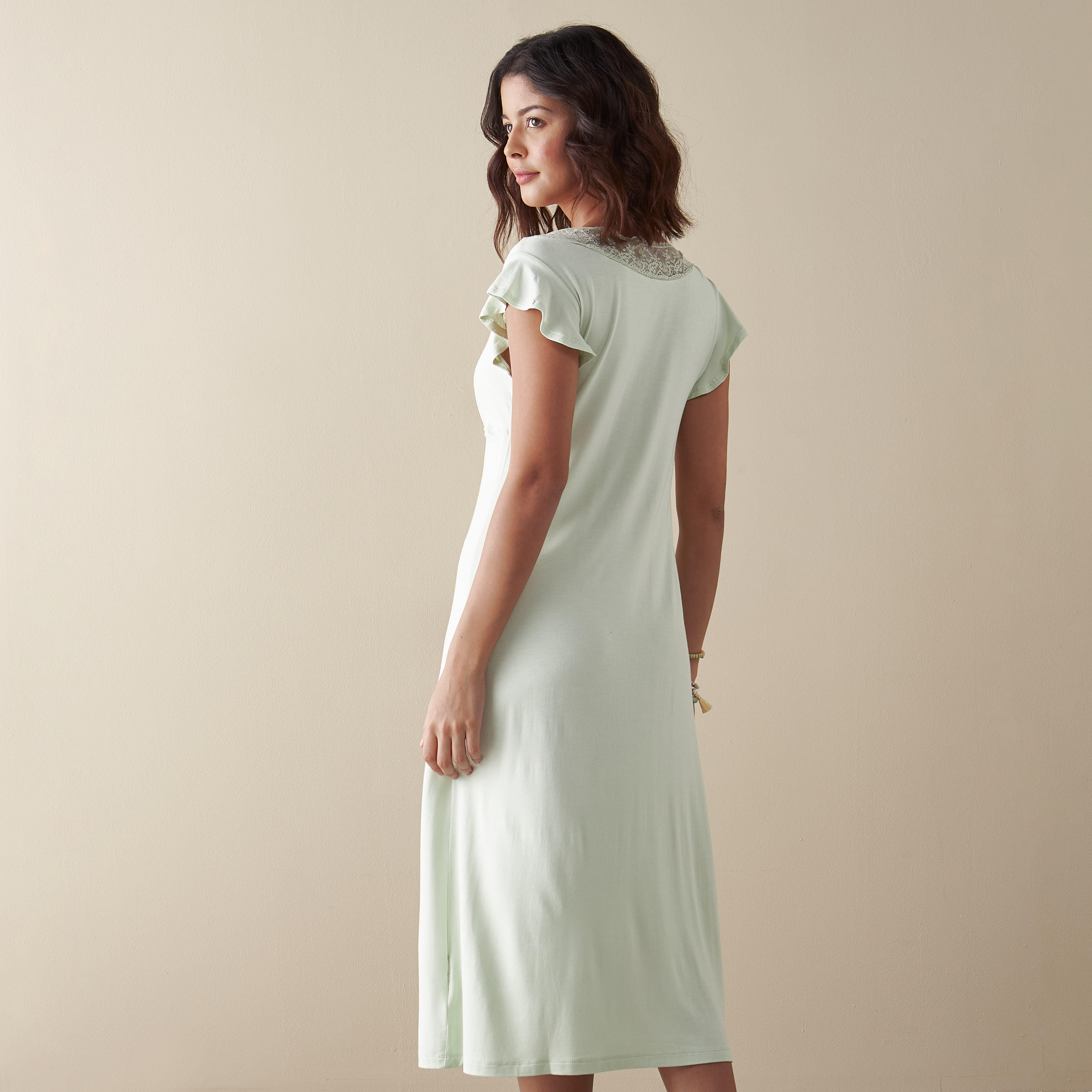 قميص نوم دانتيل بياقة V وأكمام واسعة-women-clothing-nightwear-nighties-image-3